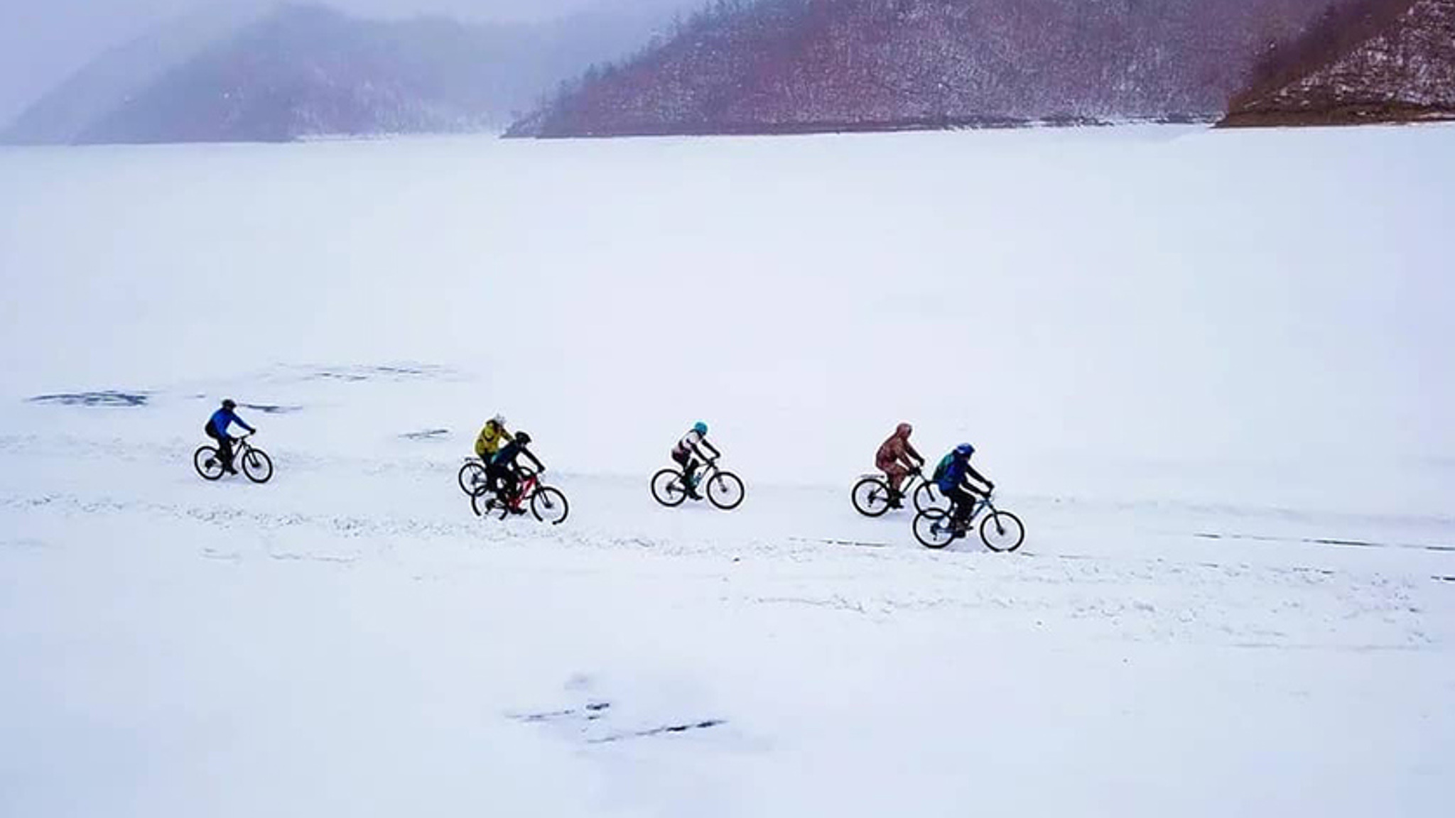 Амурские экстремалы проехали на велосипедах по Зейскому водохранилищу