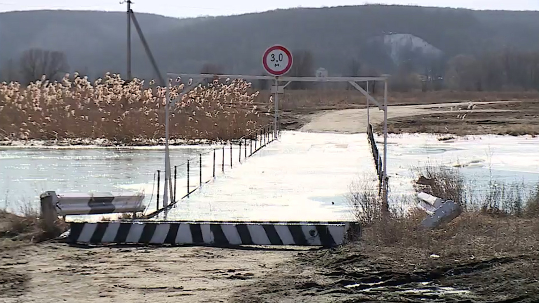 Мосты через реку Оскол ушли под воду