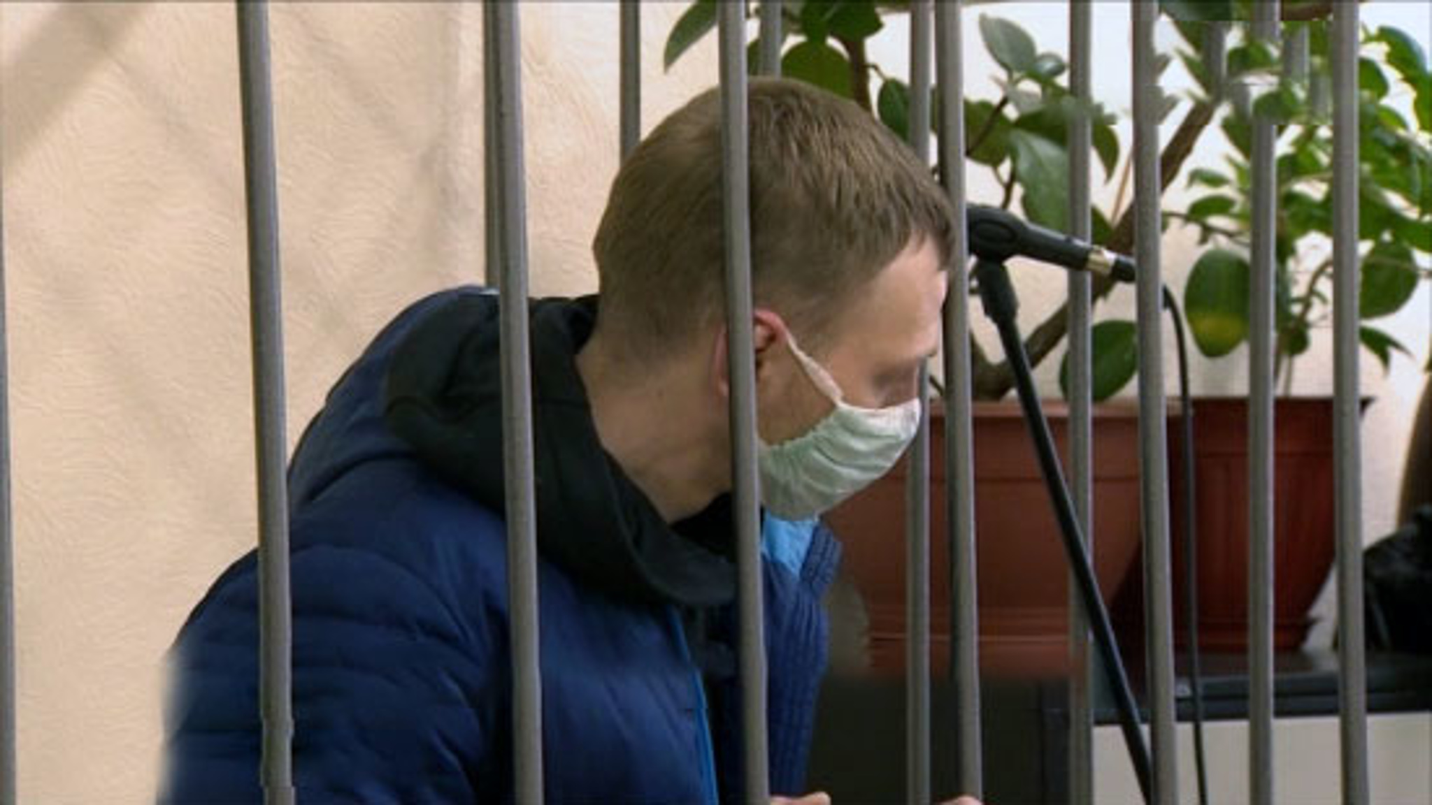 Суд заключил под стражу двоих грабителей офисов микрозаймов