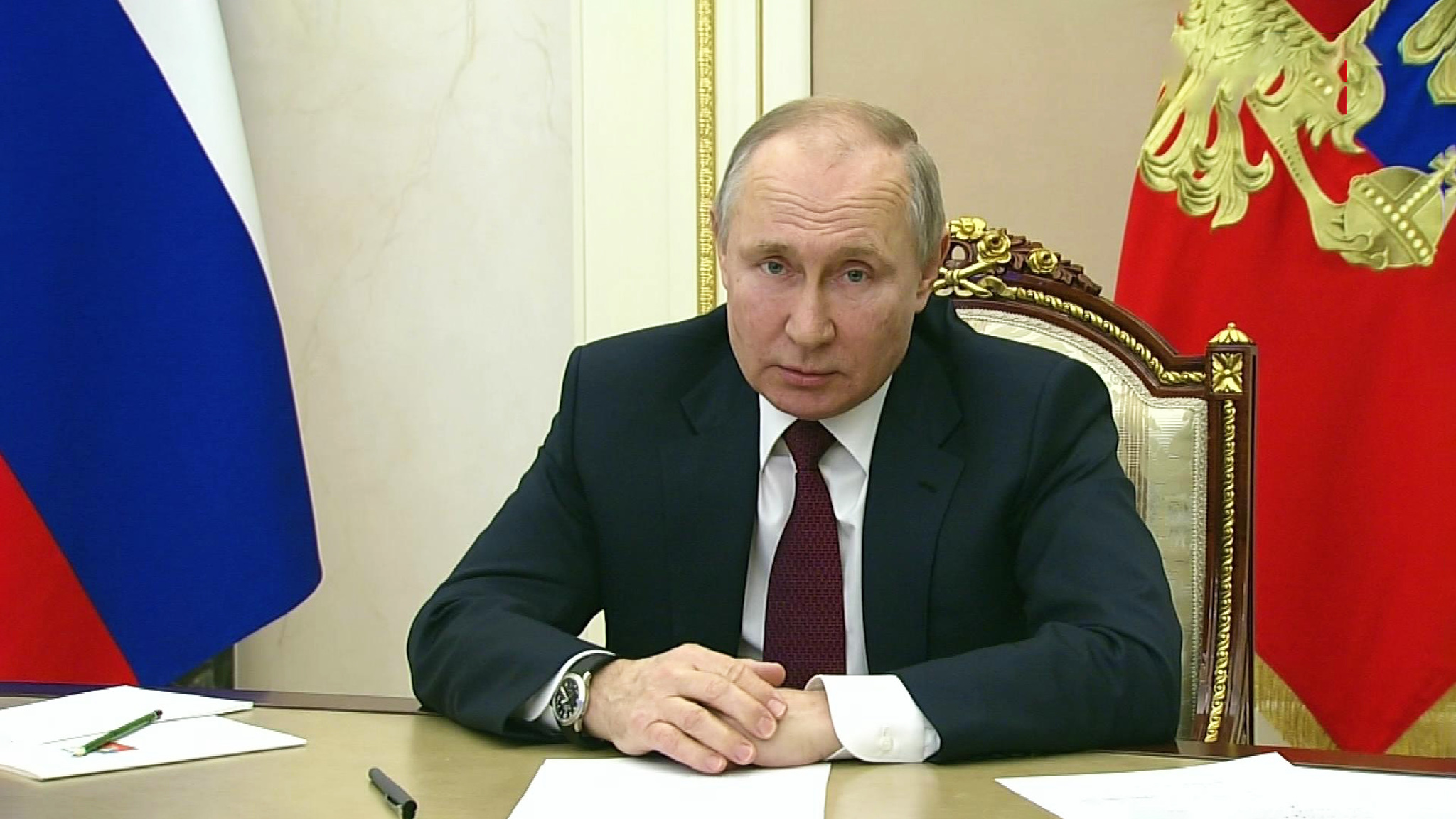 Путин поздравил жителей Чечни с Днём Конституции республики