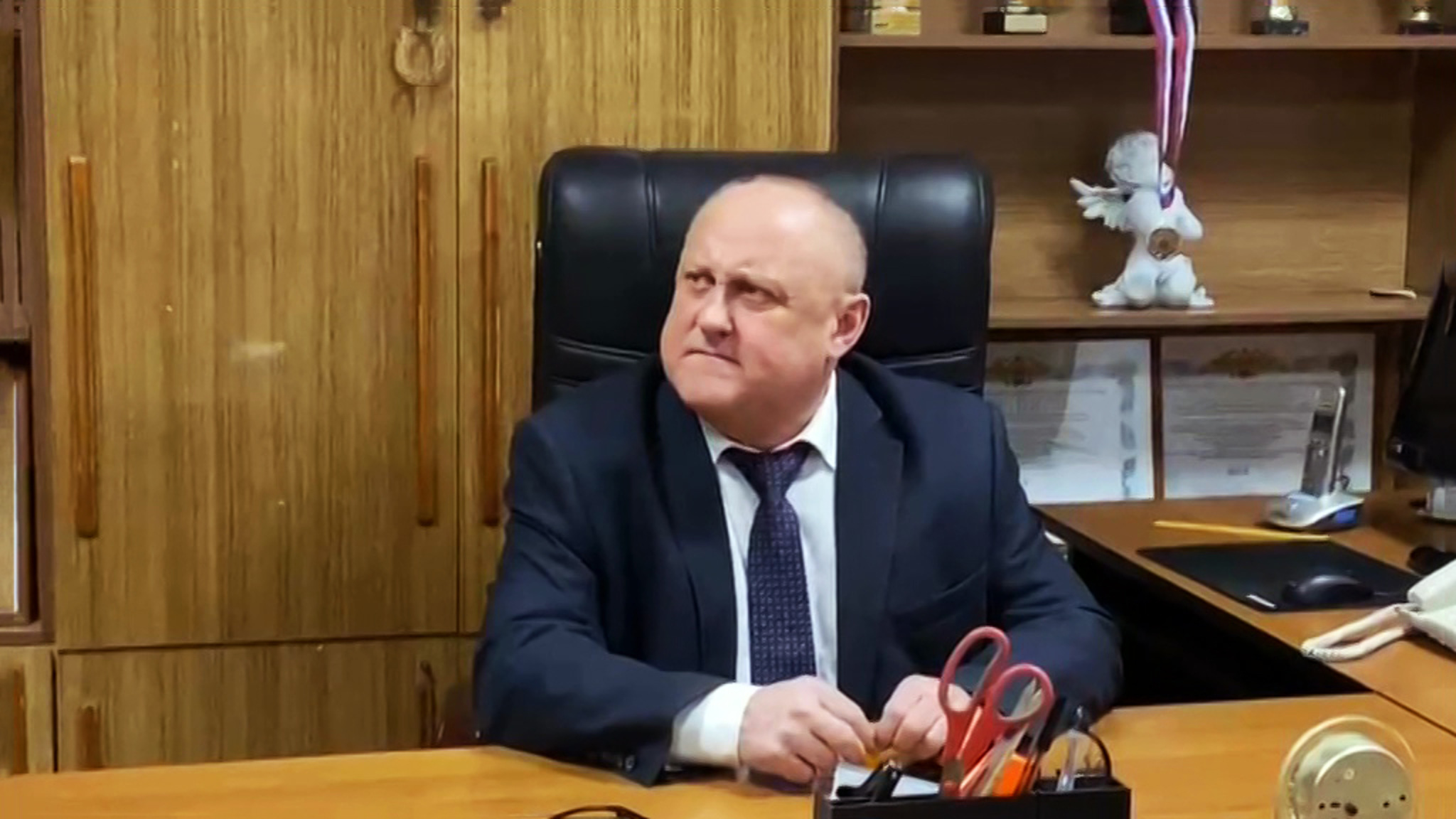 Новгородские чиновники поплатятся карьерой за нелегальный песчаный карьер