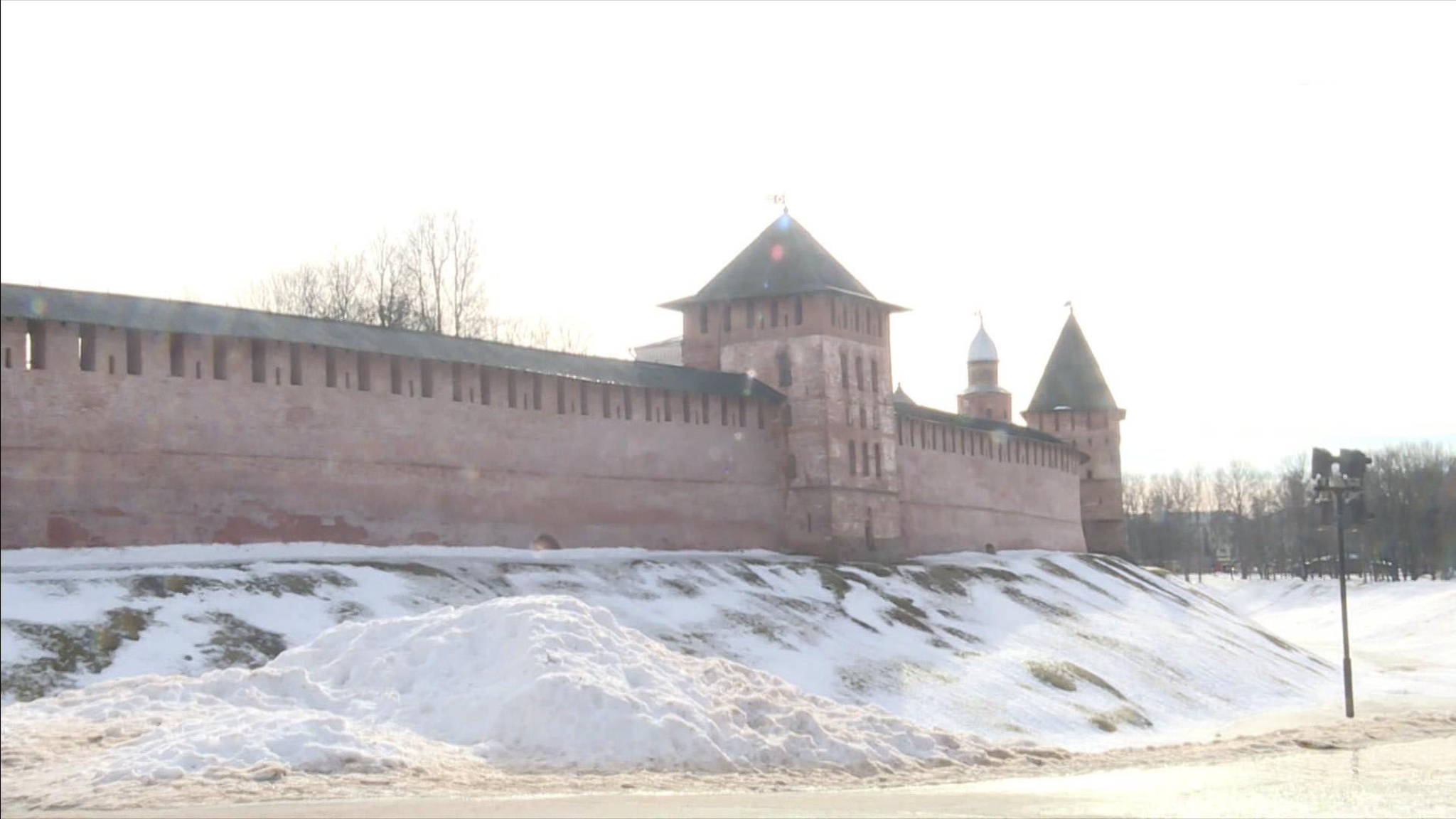 Началась реставрация стен кремля в Великом Новгороде