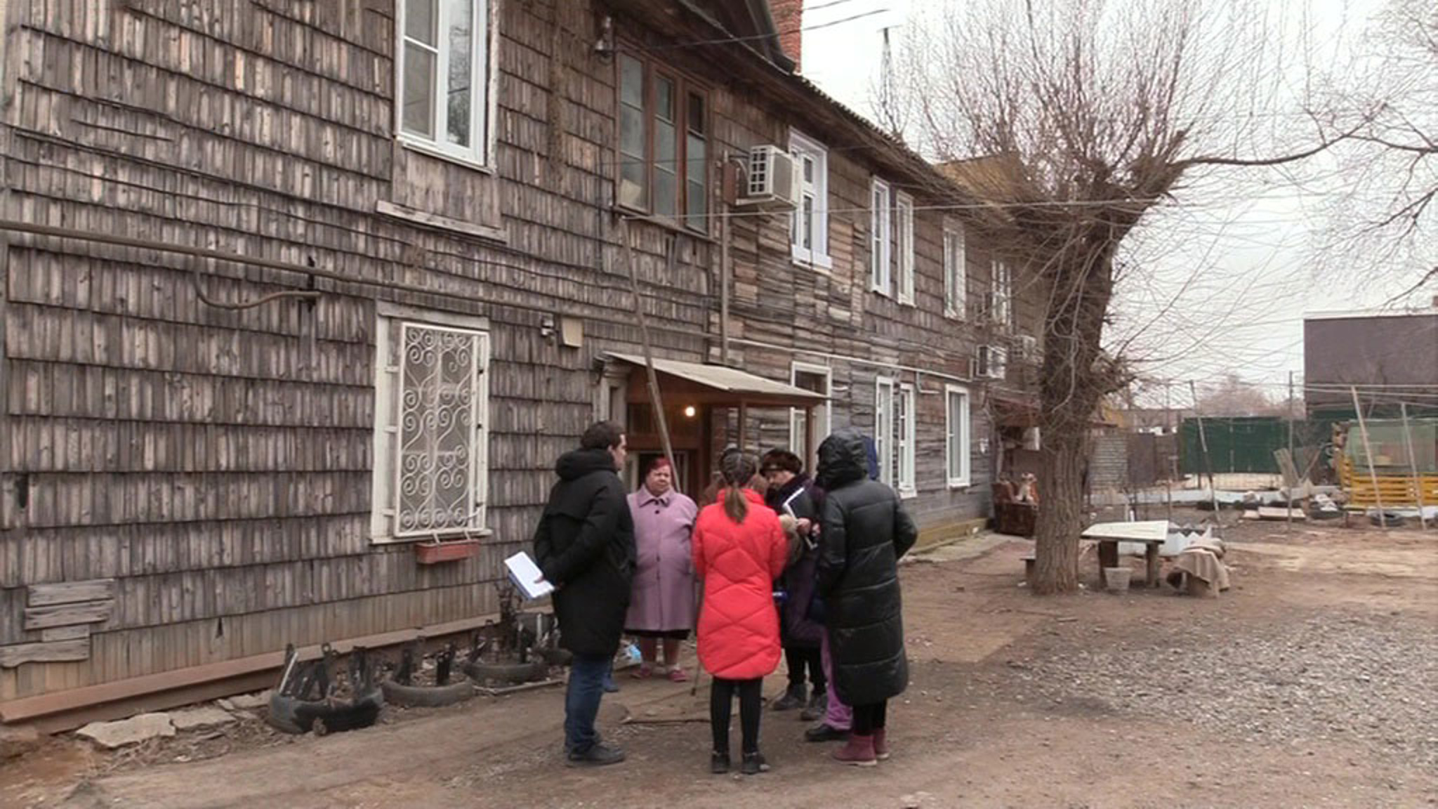 Кто и как пиарится на аварийном жилье