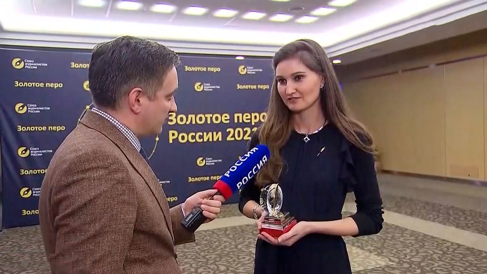 "Продолжаем держать марку":  корреспондент ВГТРК  Анастасия Попова получила "Золотое перо"