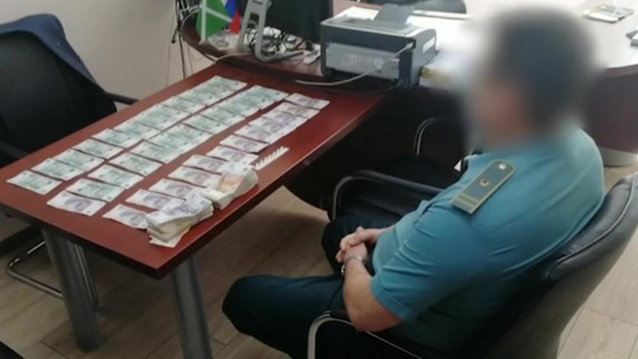 В Ленинградской области начальник таможенного поста попался на взятке