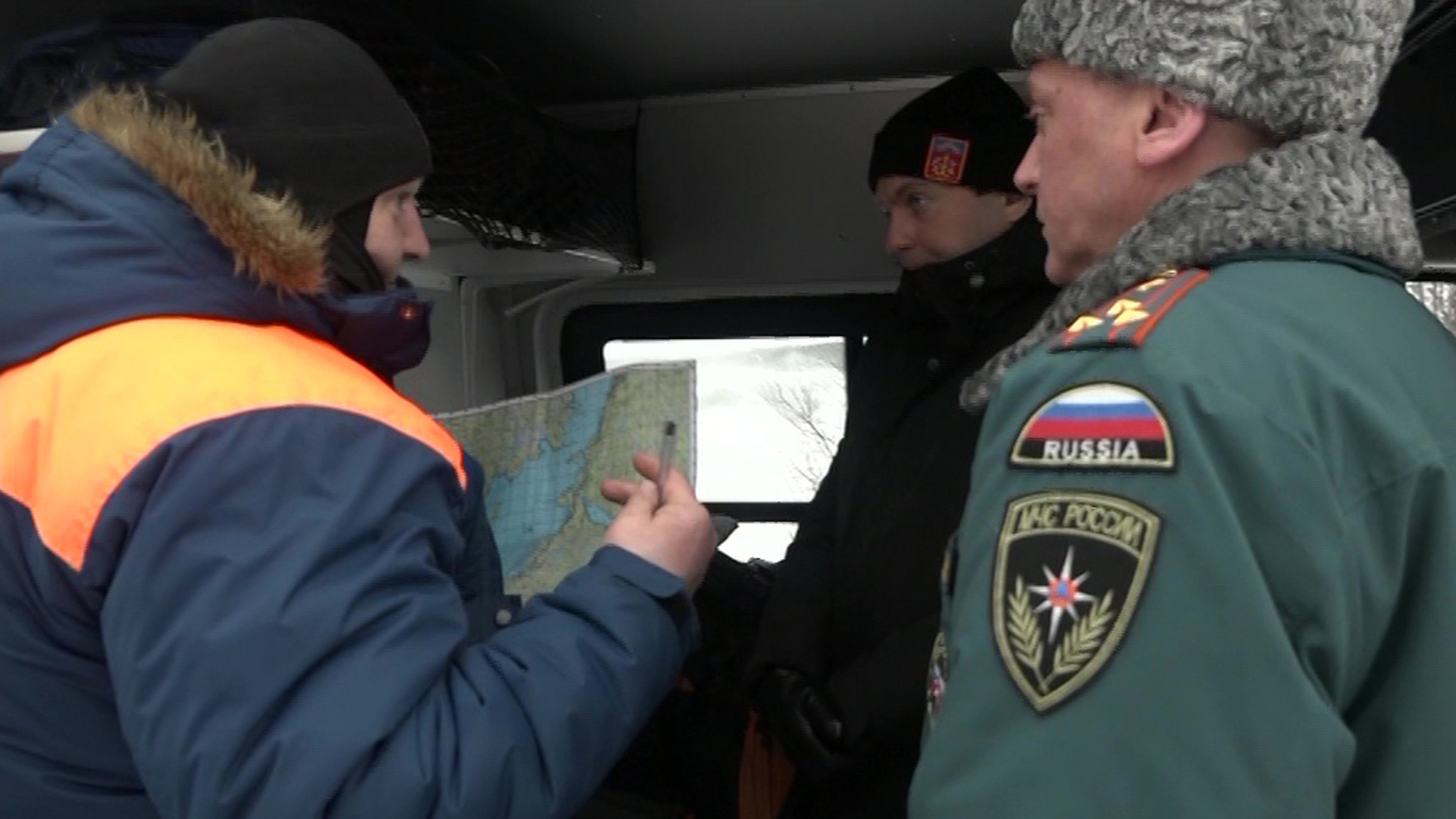 ЧП в Хибинах: эвакуировать детей из тундры пока не удается