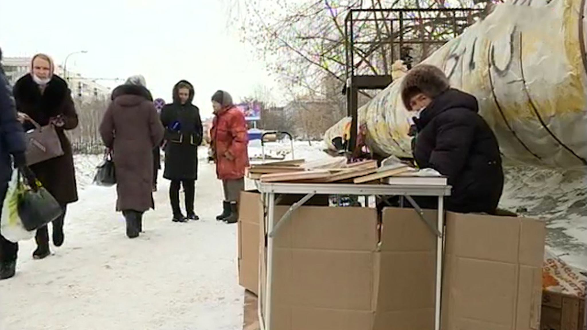 Стихийные уличные торговцы захватывают Рязань