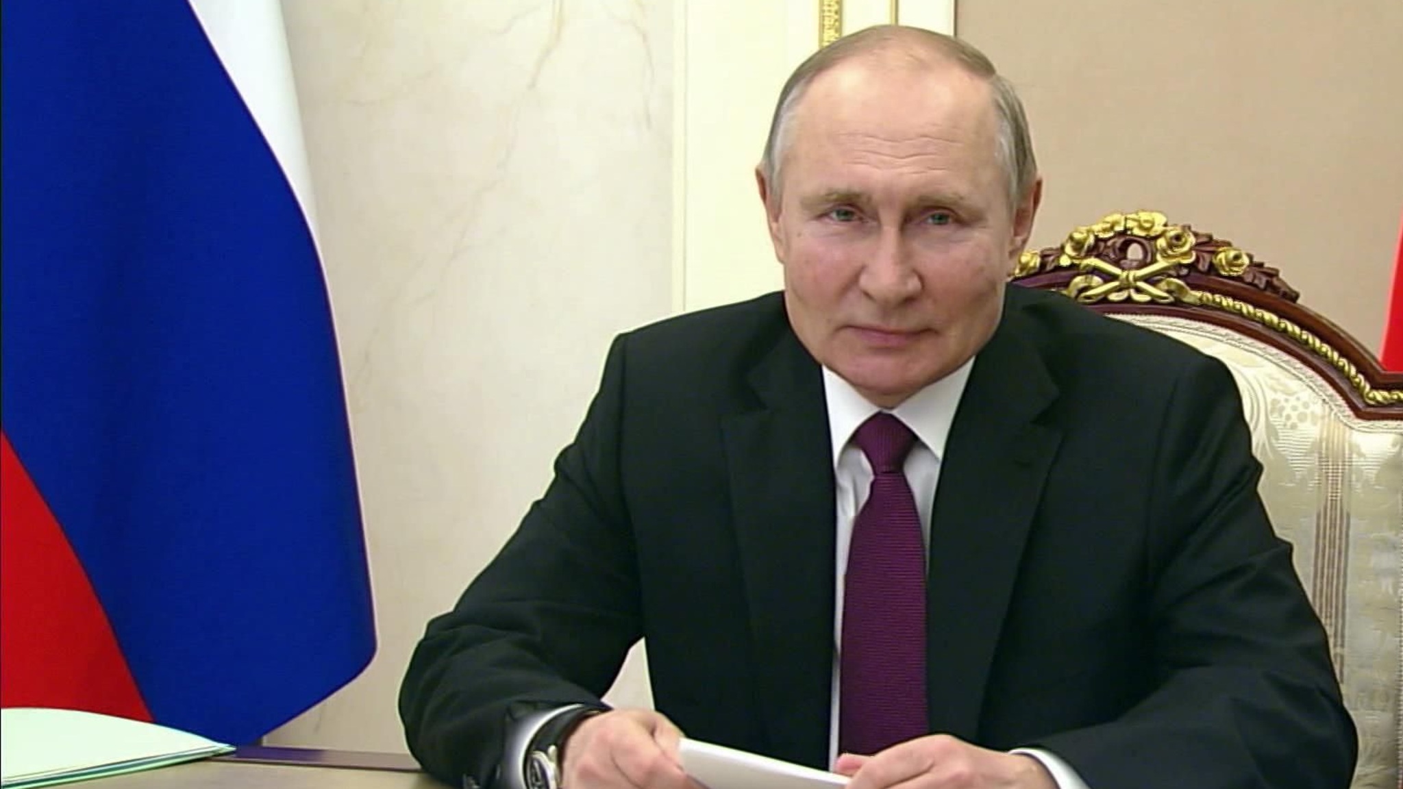 Владимир Путин общается с лауреатами Премии Президента