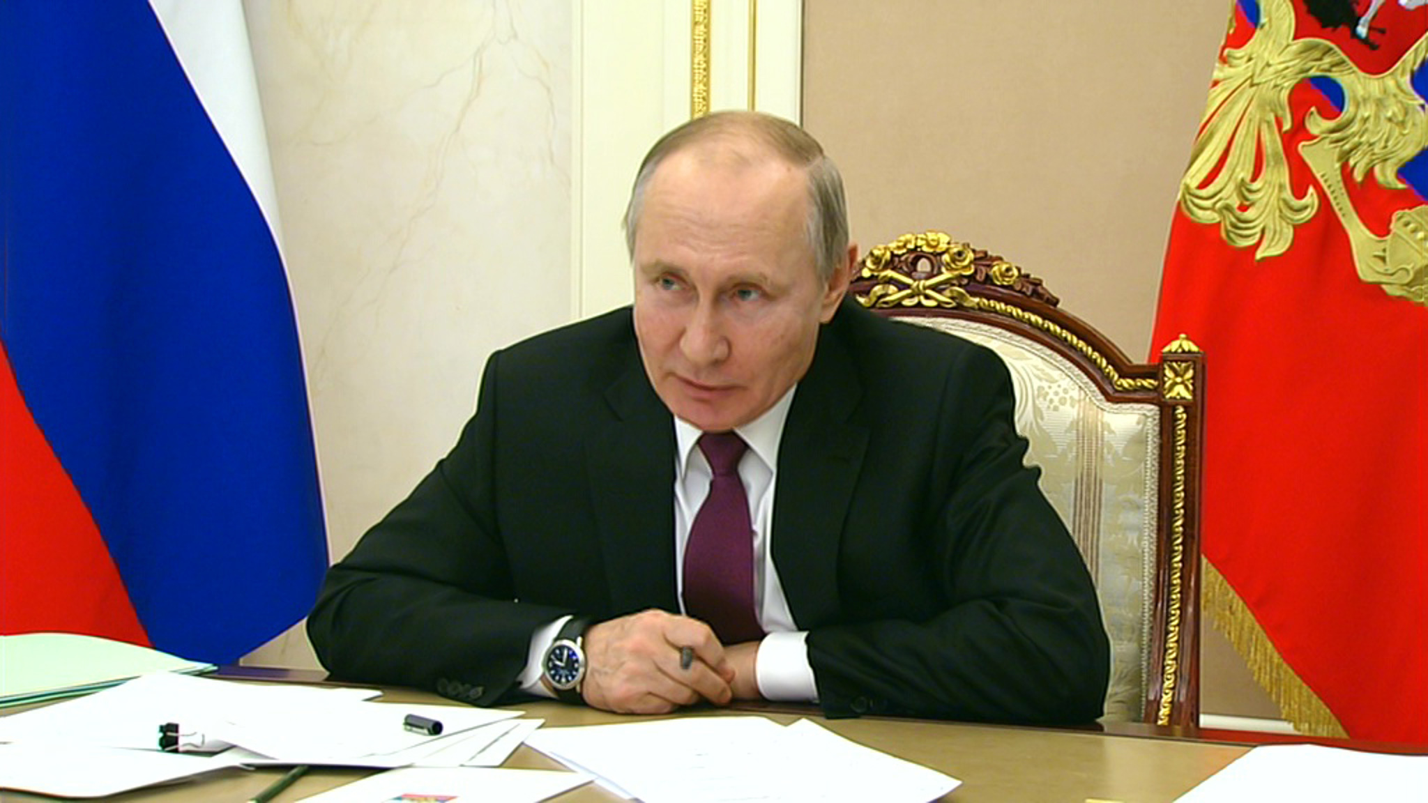 Путин поздравил всех представителей творческих профессий России с Днем работника культуры