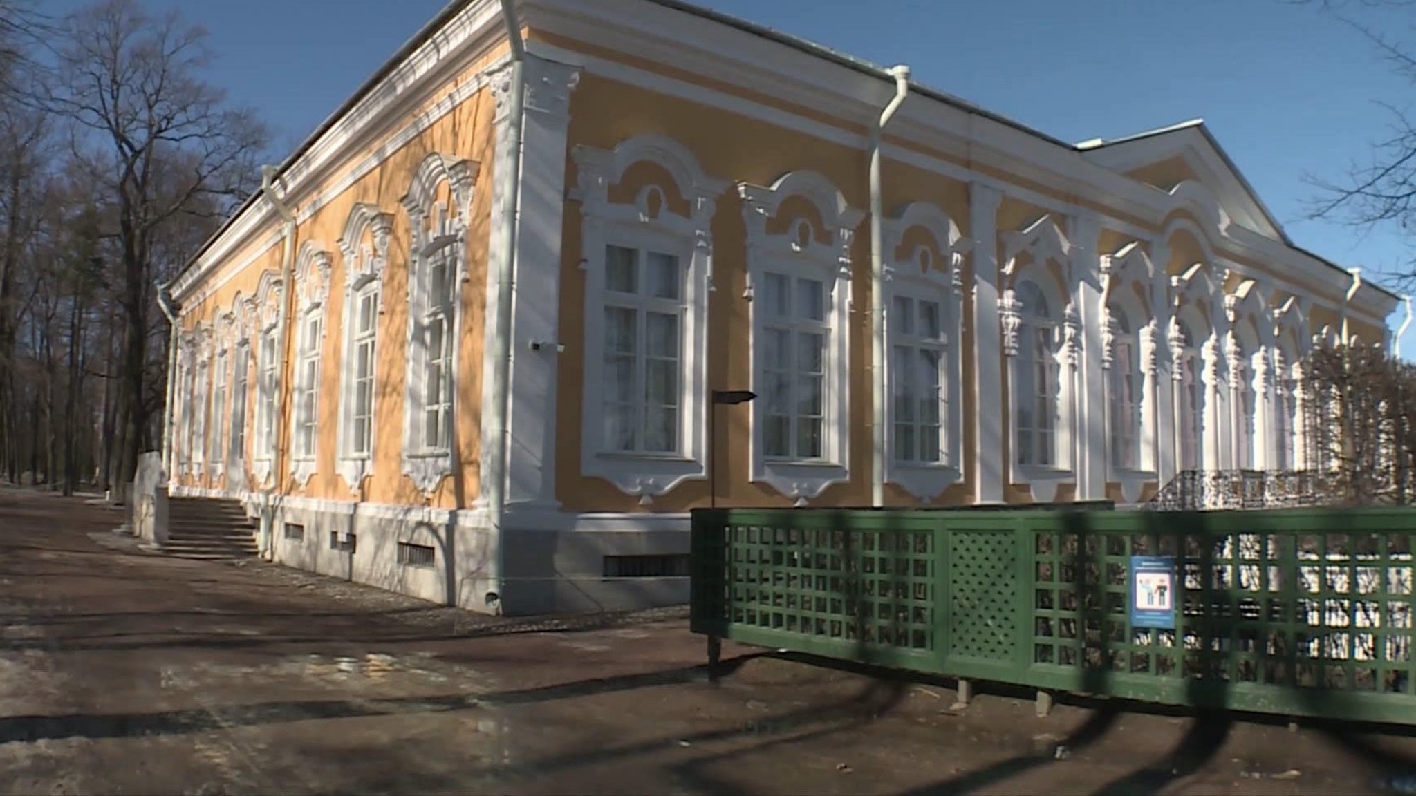 В Петергофе завершена реставрация Екатерининского корпуса дворца Монплезир