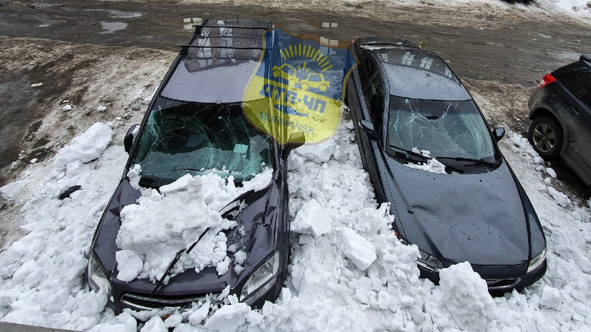 Около 30 автомобилей оказались в снежном плену из-за непогоды в Мурманской области