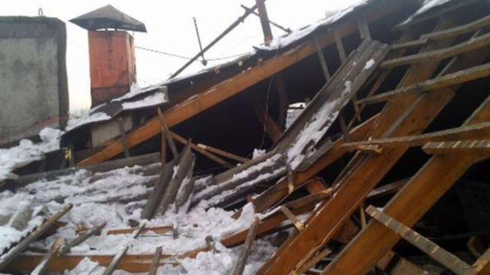 В Ахтубинске один человек погиб при обрушении крыши ангара