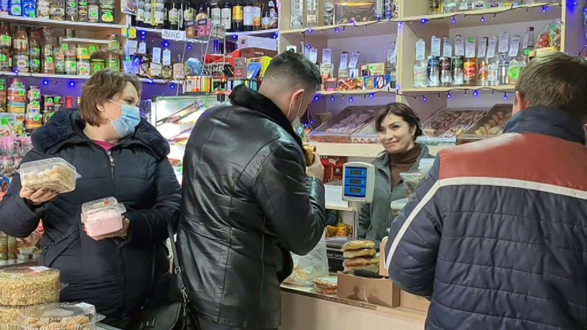 В Астраханской области блогер возомнил себя проверяющим и устраивал шоу  в магазинах