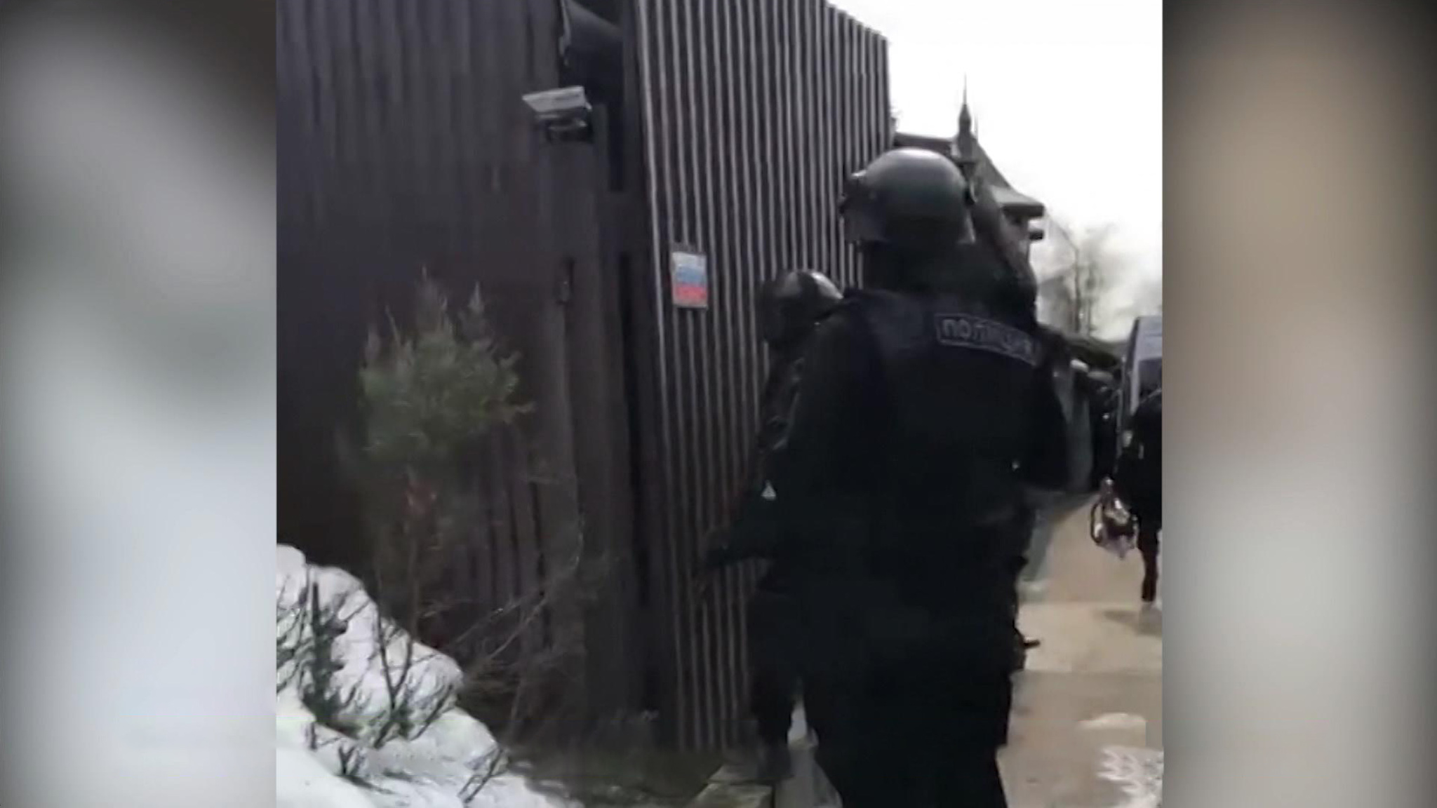 Начался штурм дома устроившего стрельбу в Мытищах москвича