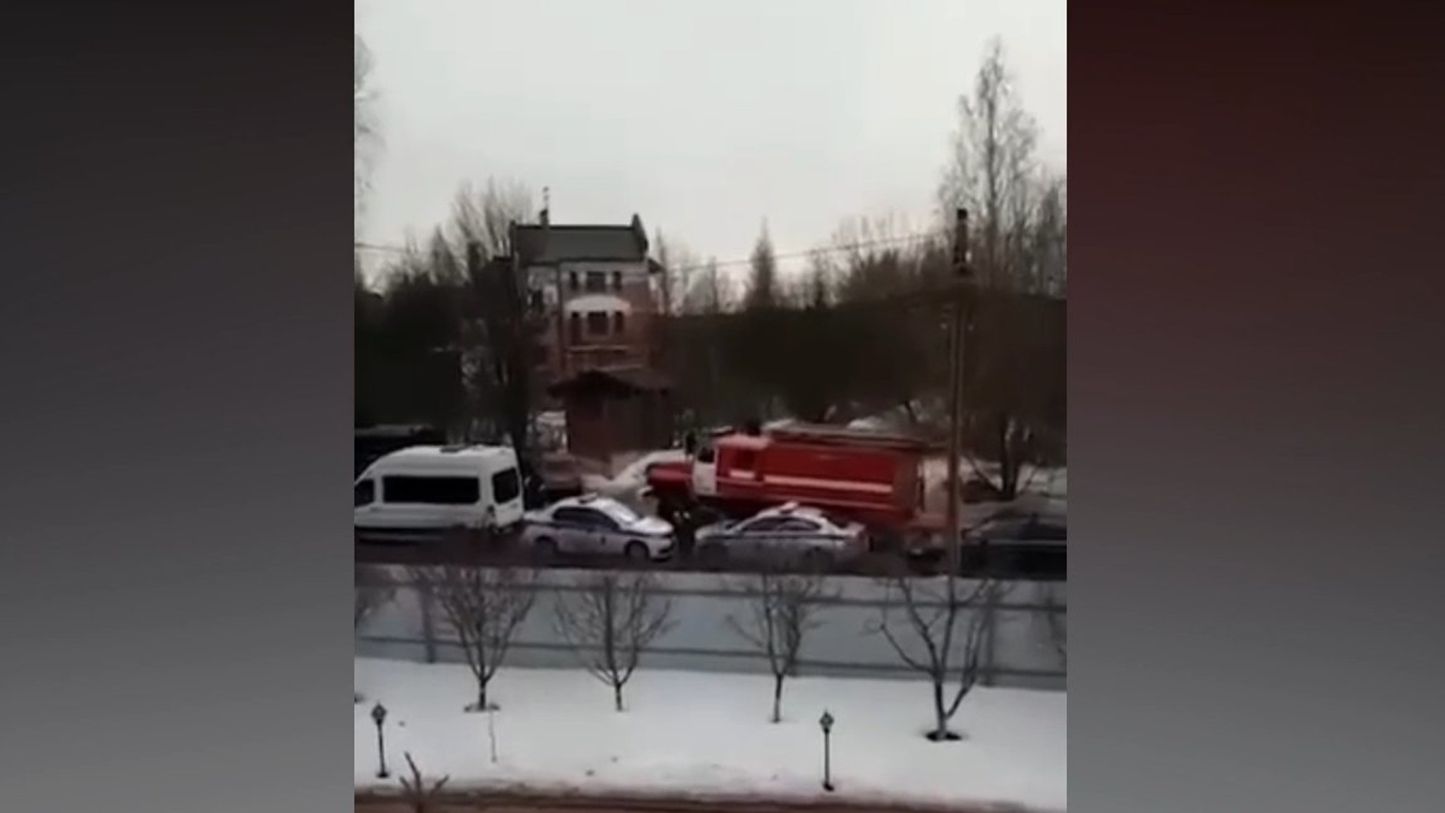 Саперы начали разминирование дома стрелка в Новых Вешках