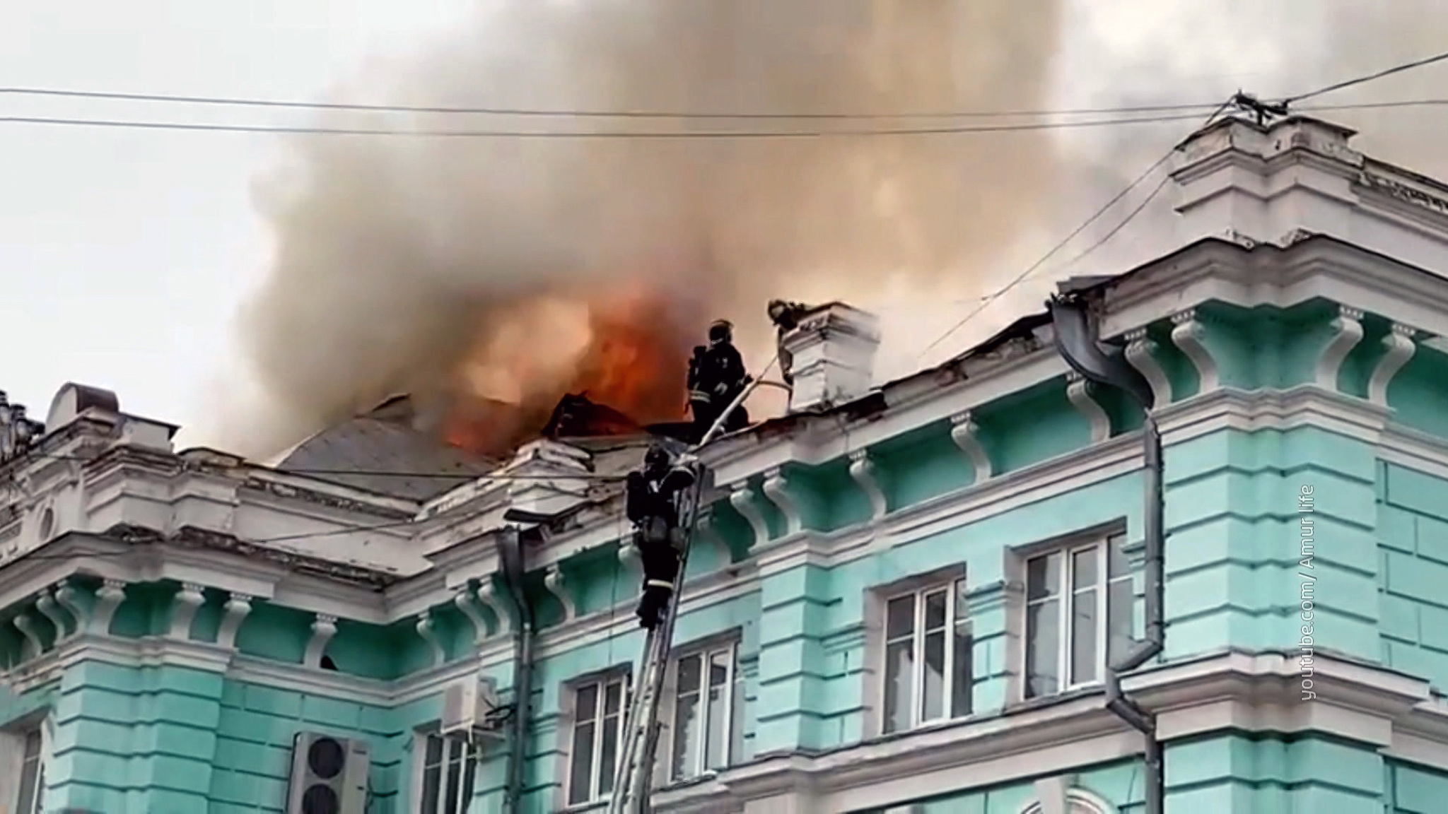 В Благовещенске врачам вручили благодарственные письма после пожара в кардиоцентре