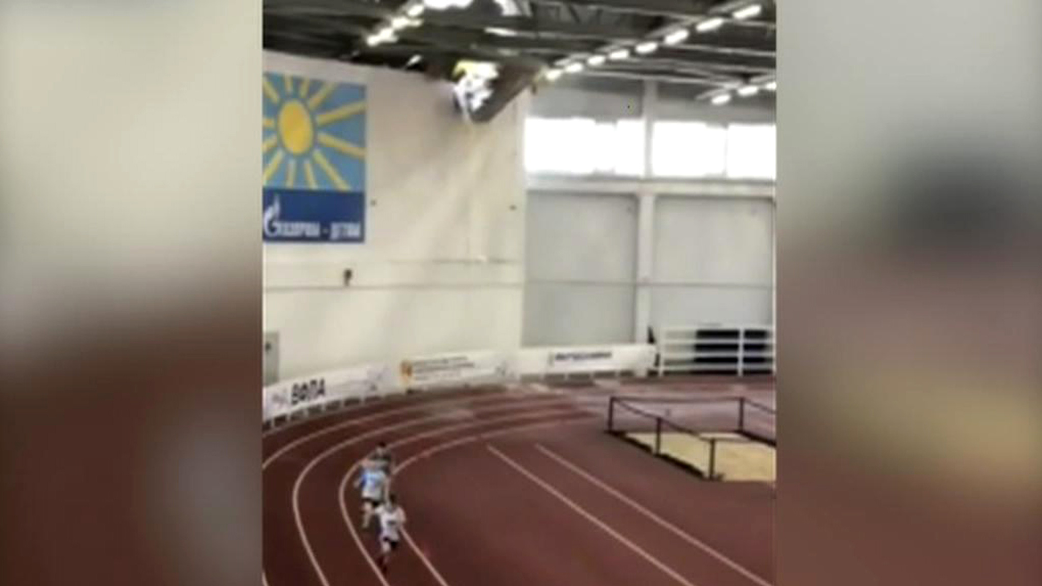 После обрушения в спорткомплексе в Кирове проверяют все крыши