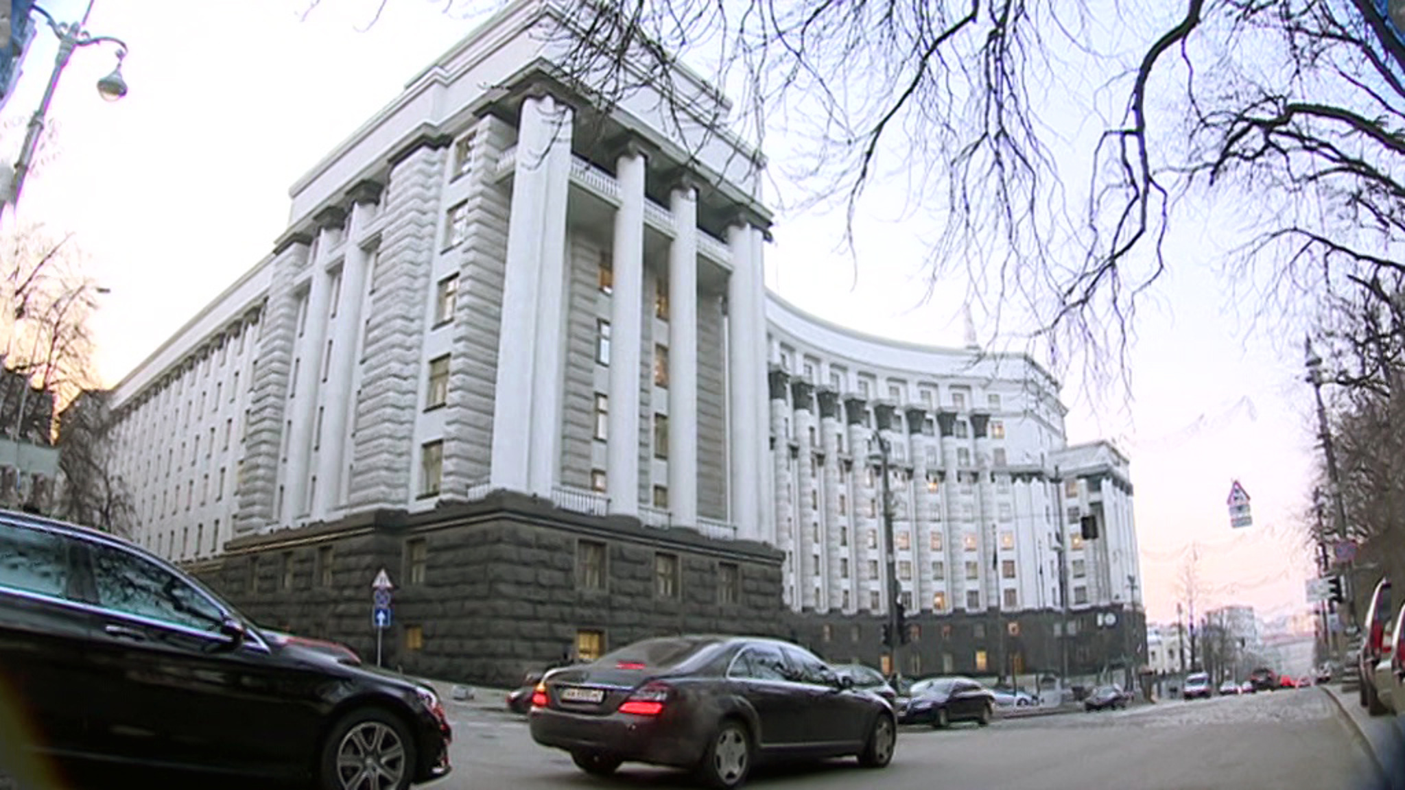 6 судей Конституционного суда Украины заблокировали его работу