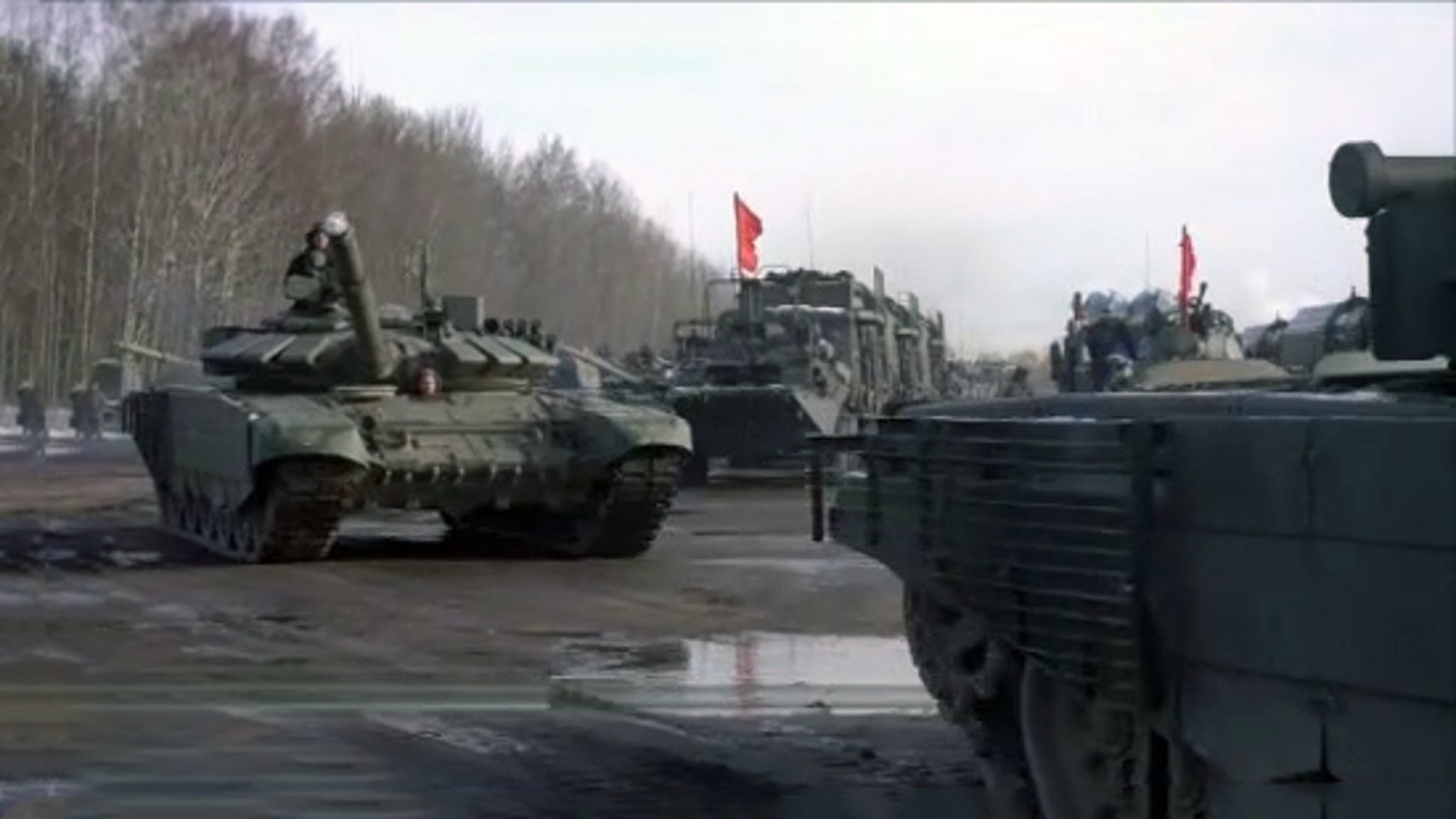 Специалисты ЗВО готовят военную технику к Параду Победы в Петербурге