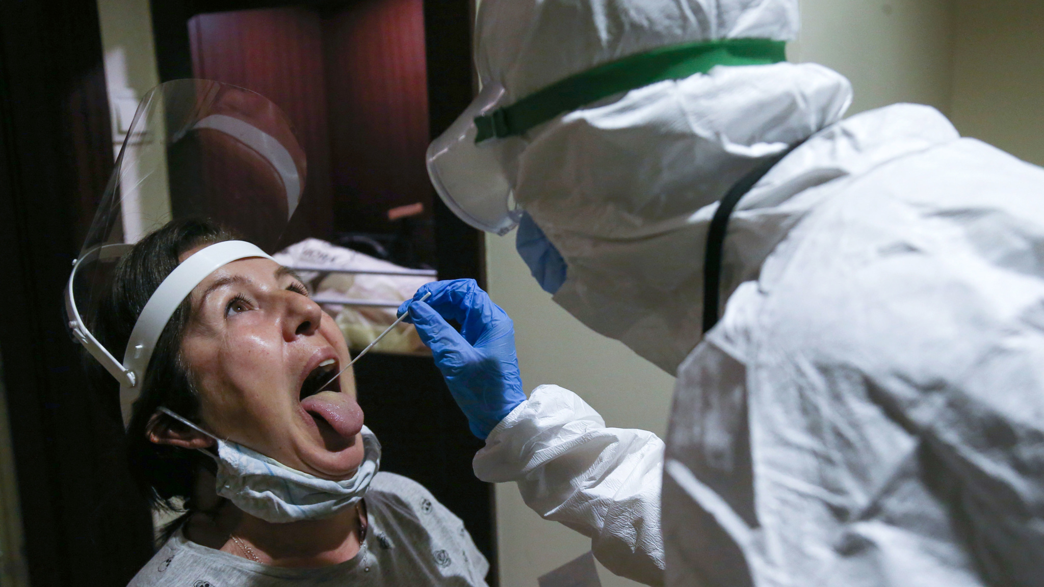 Ряд турецких отелей незаконно требуют деньги с российских туристов во время карантина