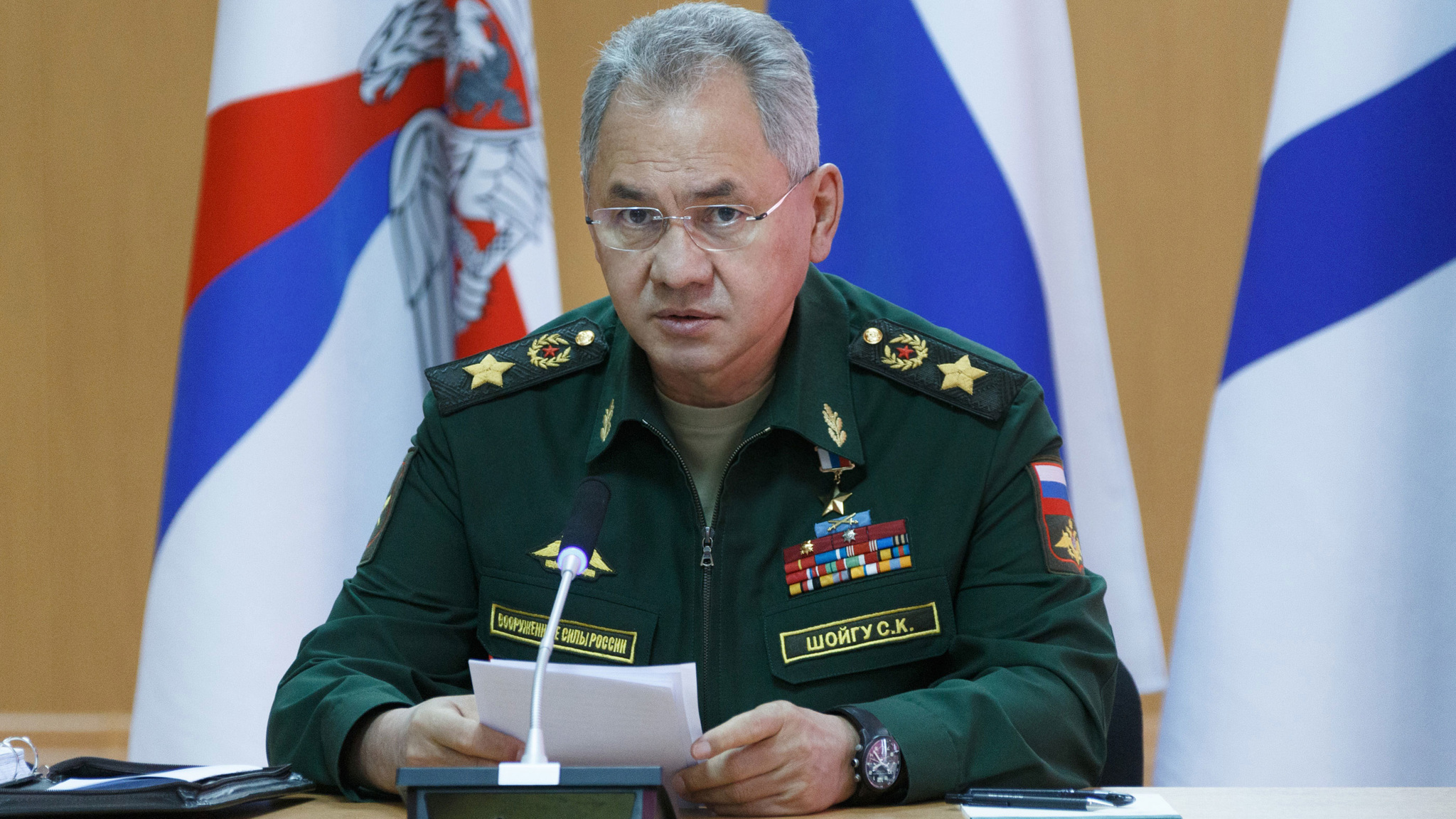 Шойгу прибыл в Крым на учения войск Южного военного округа и ВДВ