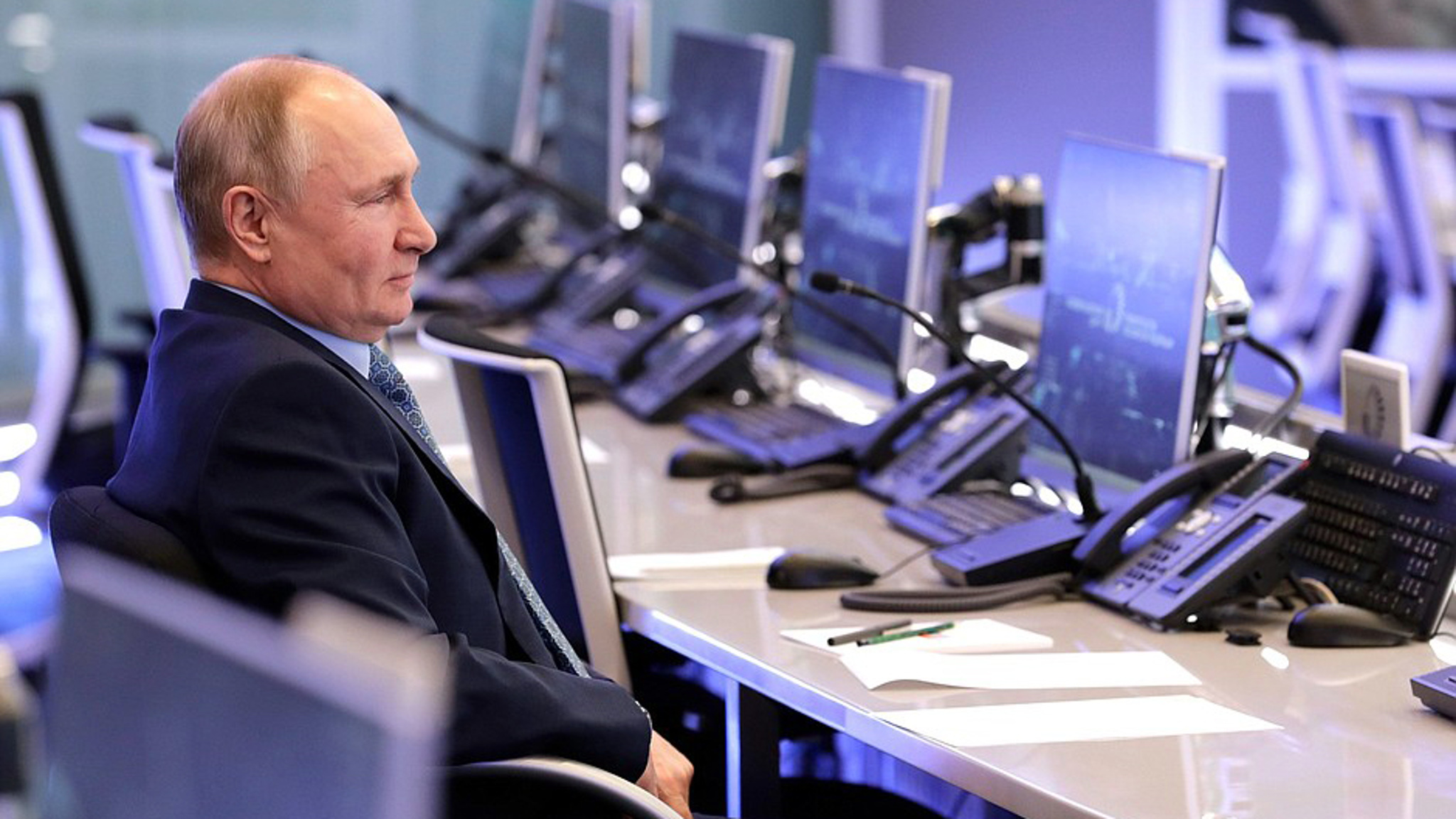 Путин прибыл в координационный центр правительства России
