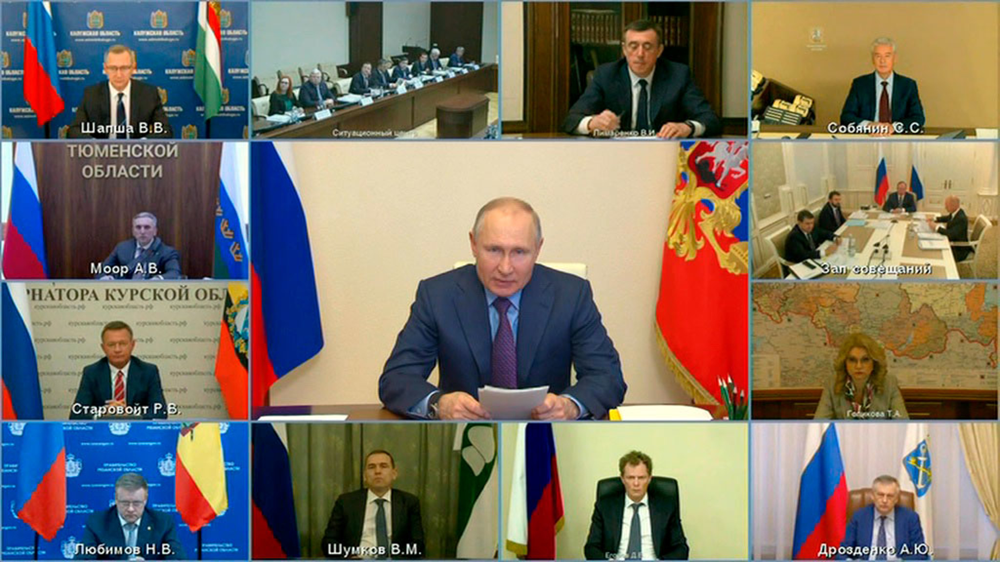 Путин призвал избавить врачей и соцработников от бумажной волокиты