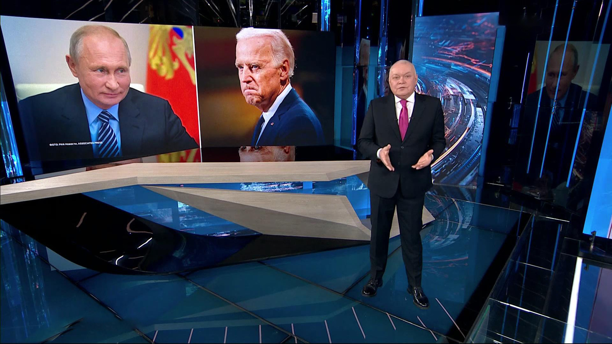 Путин обыграл ставшего "цыпленком" Байдена