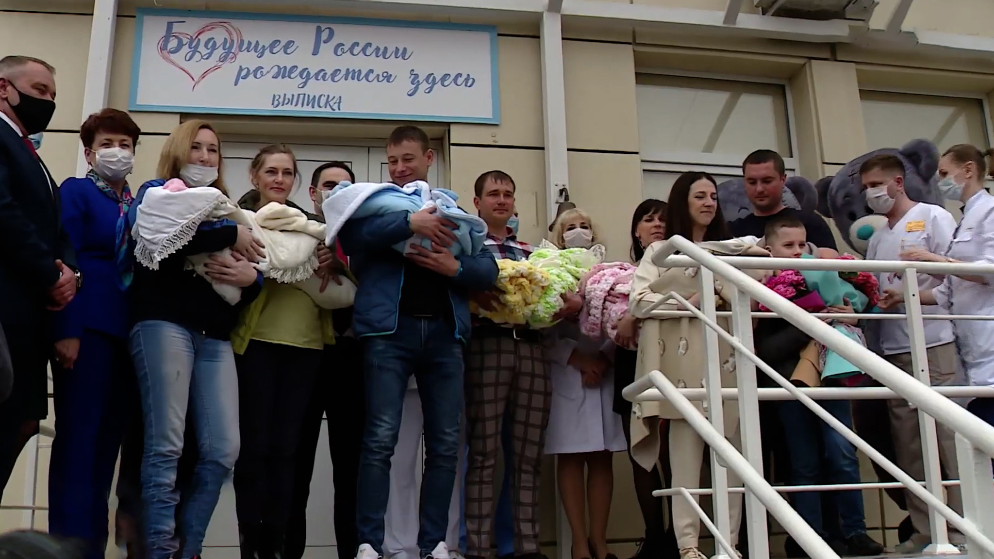 Счастье невероятное! Донские родители тройняшек поделились эмоциями