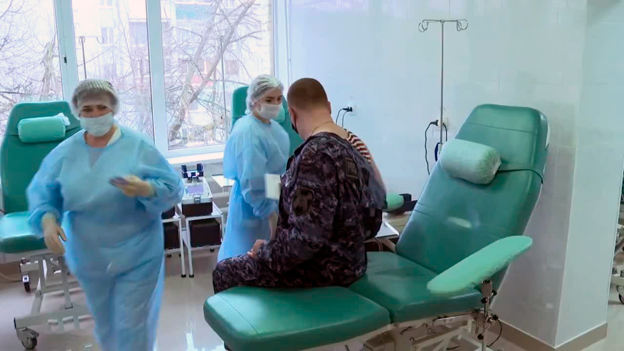 "От сердца к сердцу": в Тамбове росгвардейцы сдают кровь в национальный День донора