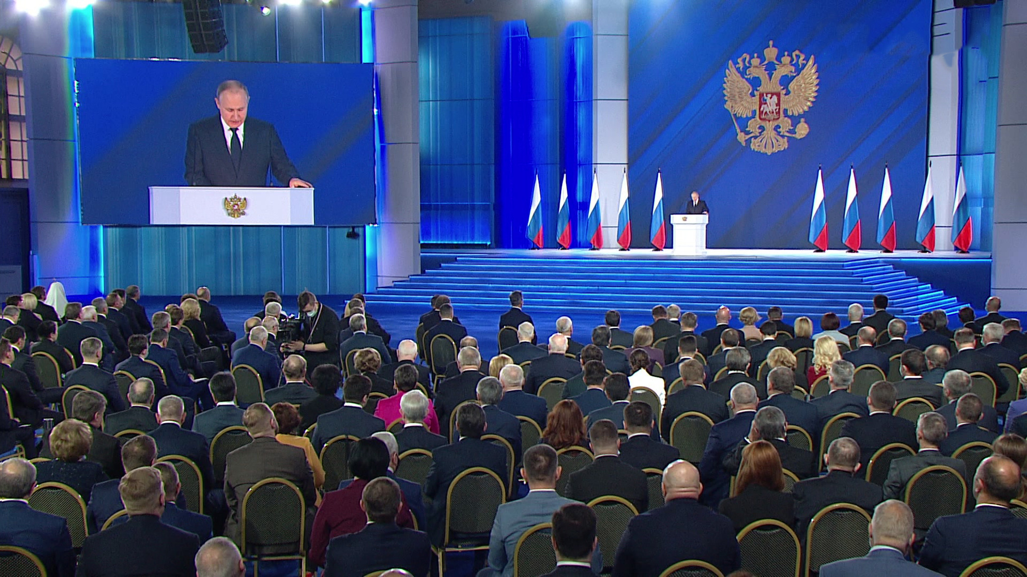 Путин: нужно создать условия для долгосрочной стабилизации цен на продукты