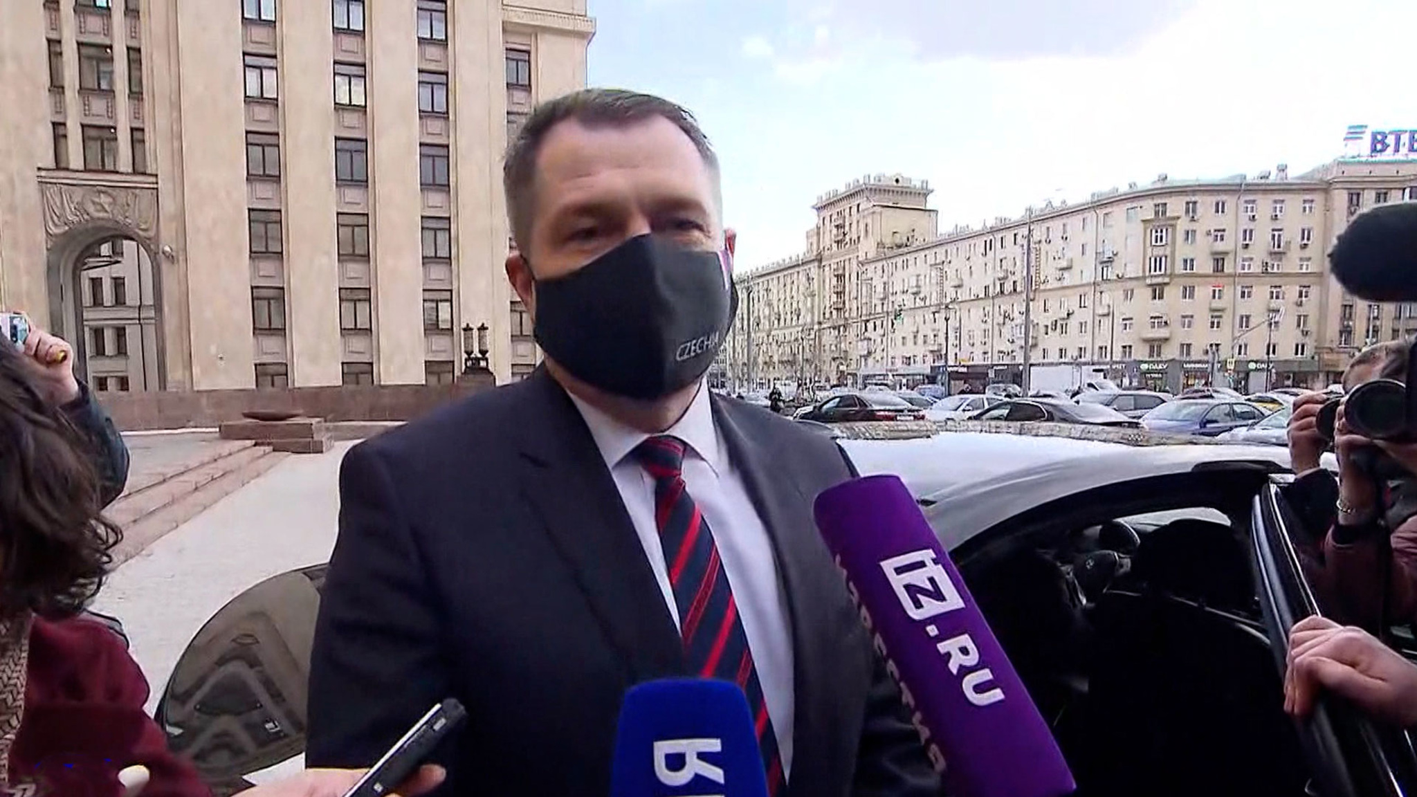 Вслед за Чехией: Братислава высылает троих российских дипломатов