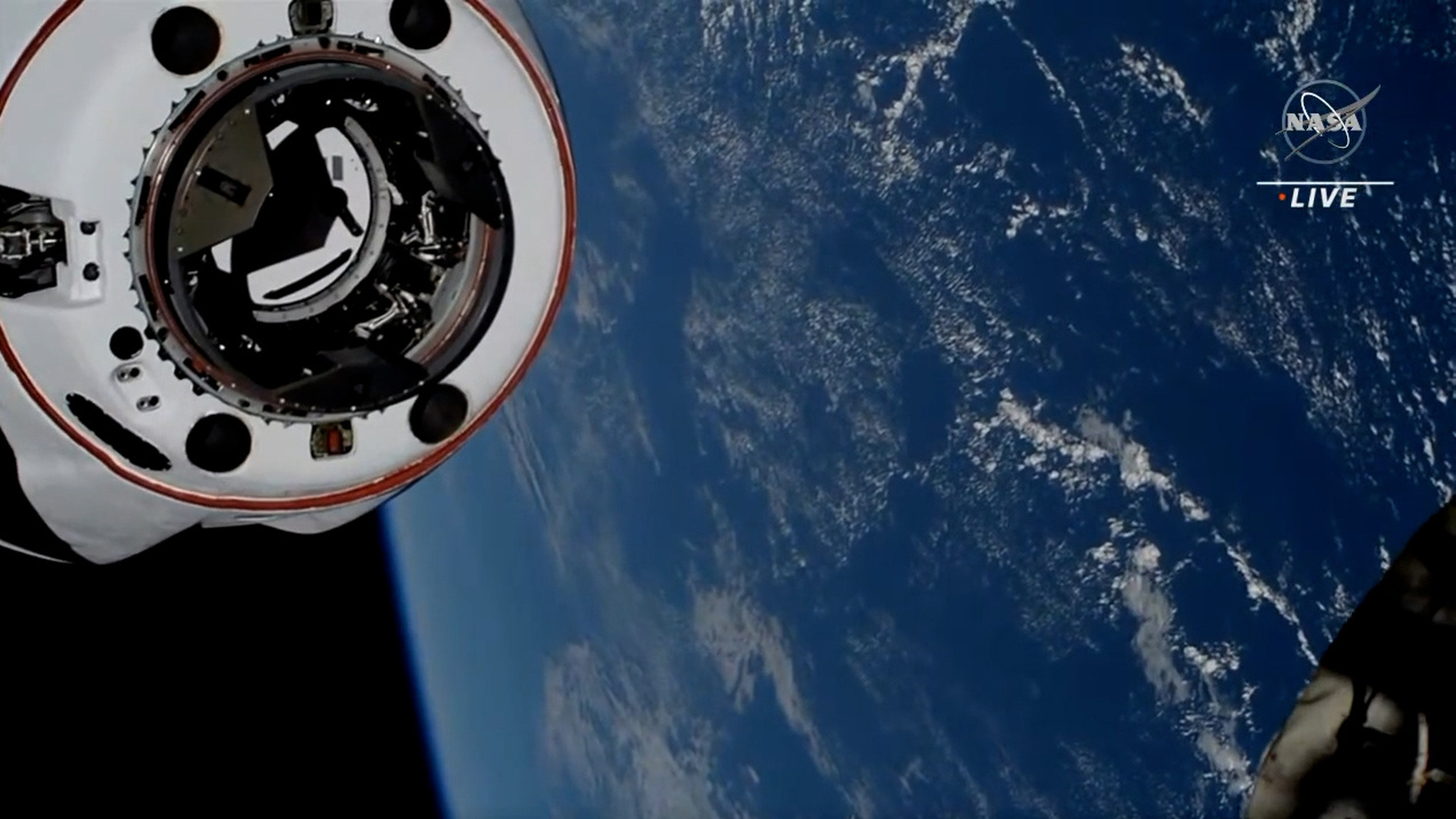Ракета Falcon 9 с грузовым кораблем Dragon стартовала к МКС