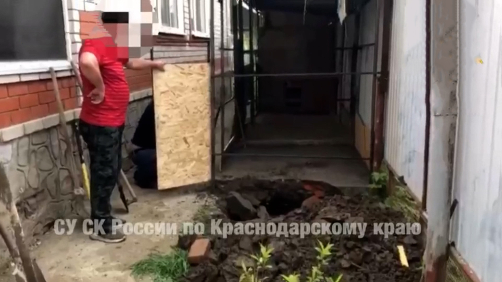 В Краснодарском крае мужчина убил своего отца и похоронил его под собачей будкой