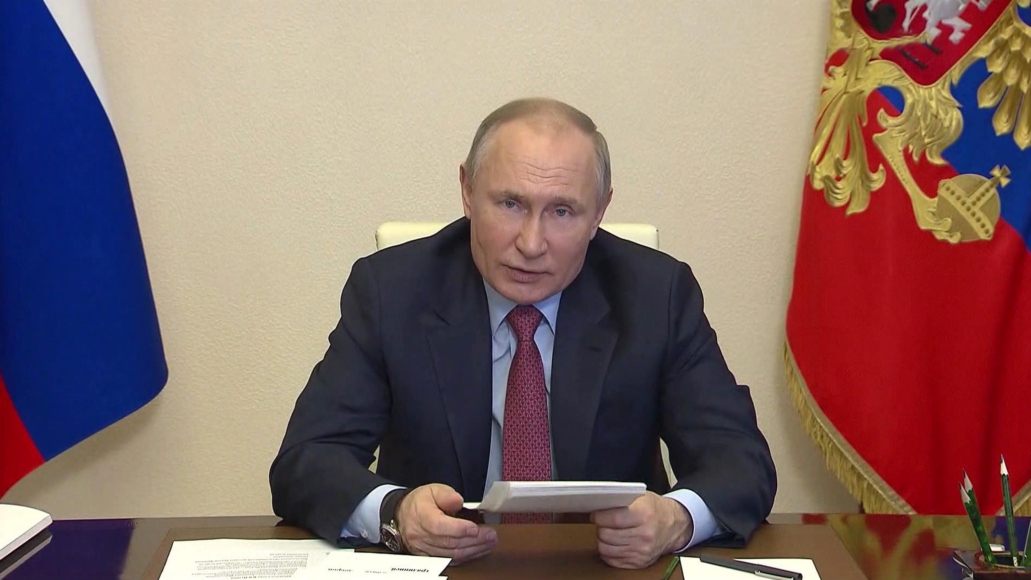 Путин поздравил ветеранов с наступающим Днем Победы