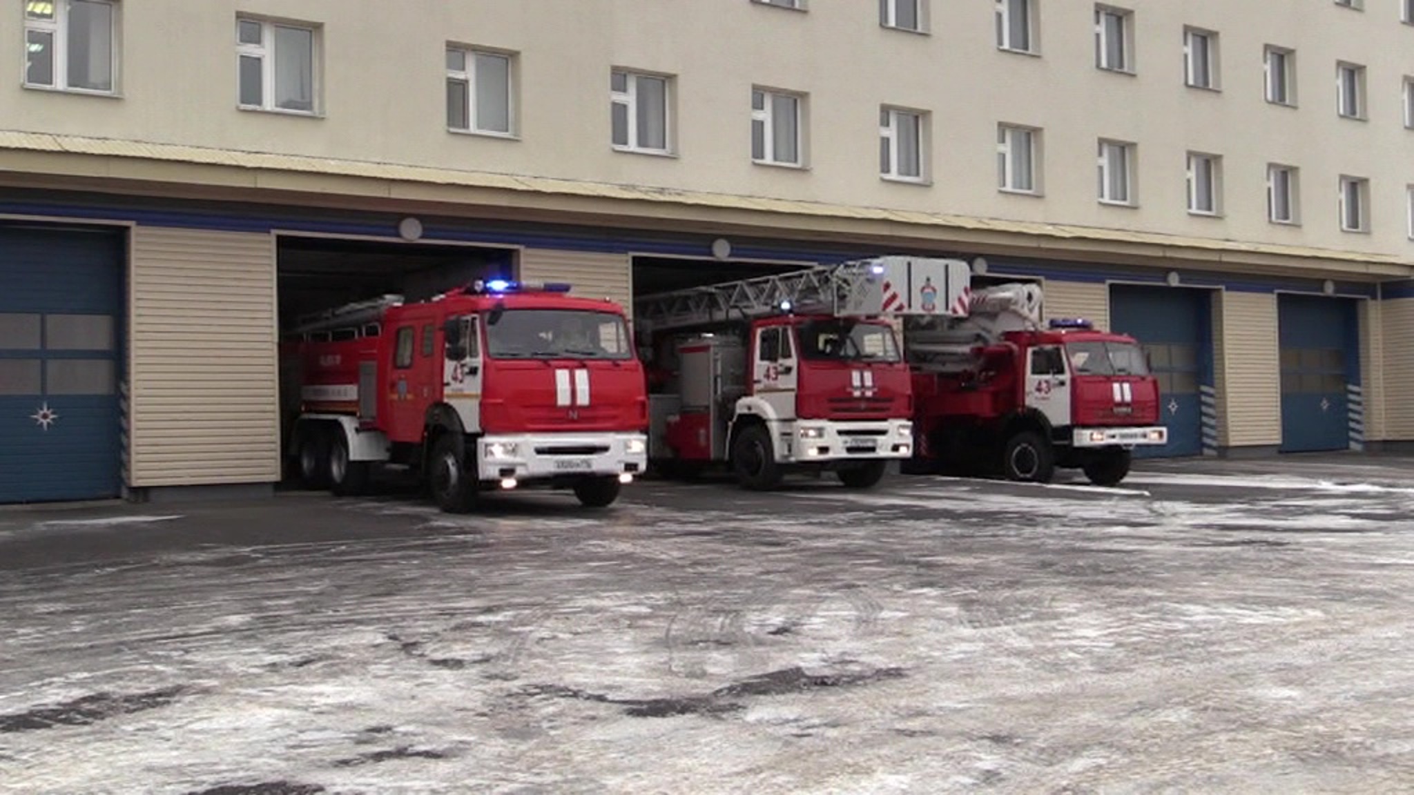 Пожар начался в поликлинике на северо-западе Москвы