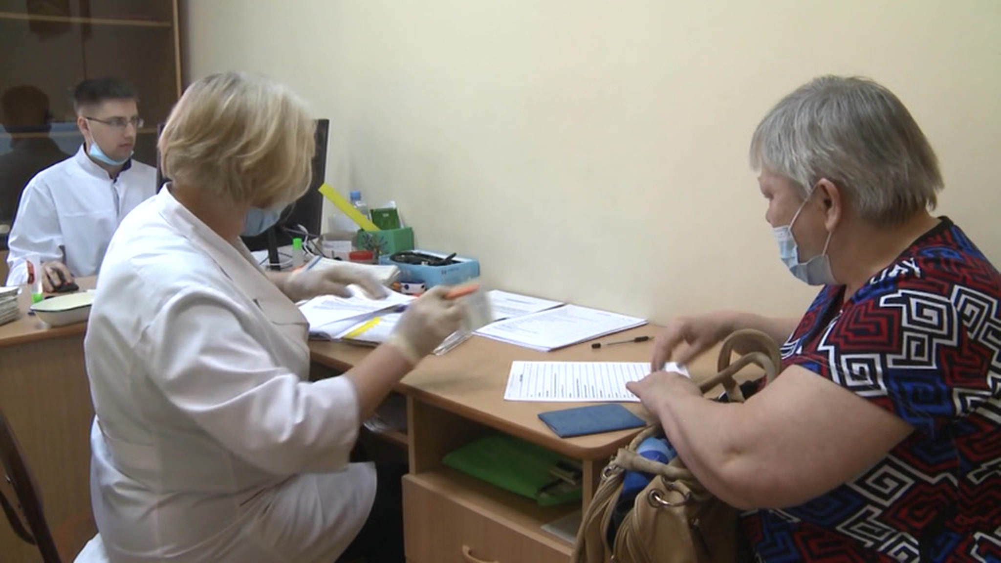 В ЕАО поступила первая партия "ЭпиВакКороны"
