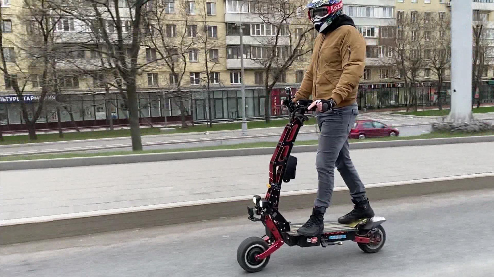 Электросамокаты хотят обуздать и остановить