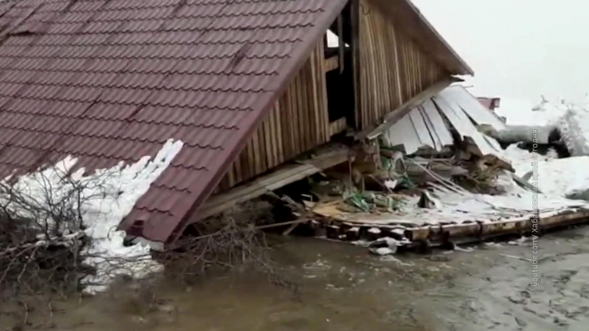 Ледоход на Амуре: вода наступает на сельские дома