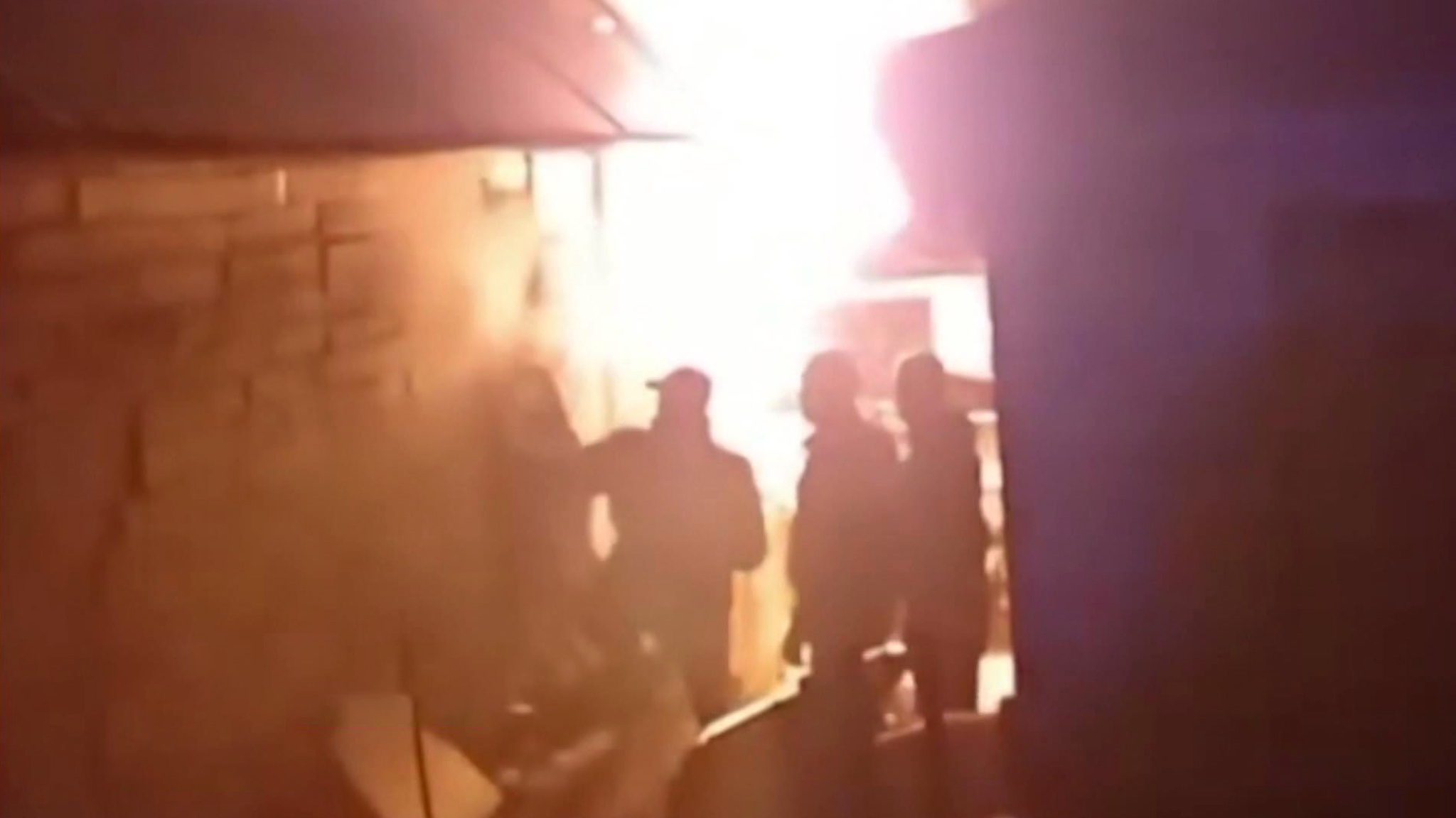 Гаражный комплекс загорелся в Печатниках