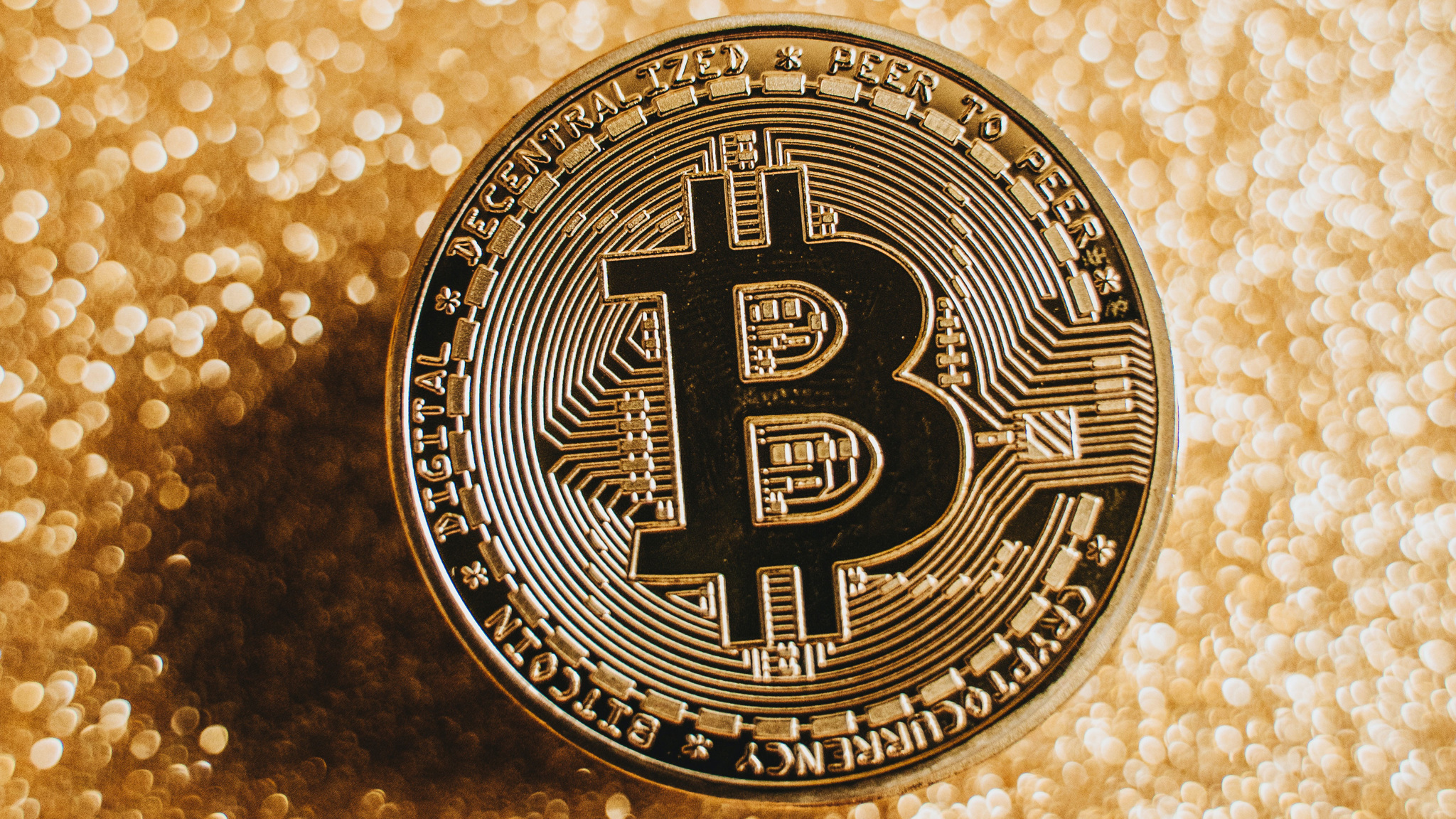 Стоимость биткоина продолжает уверенно расти