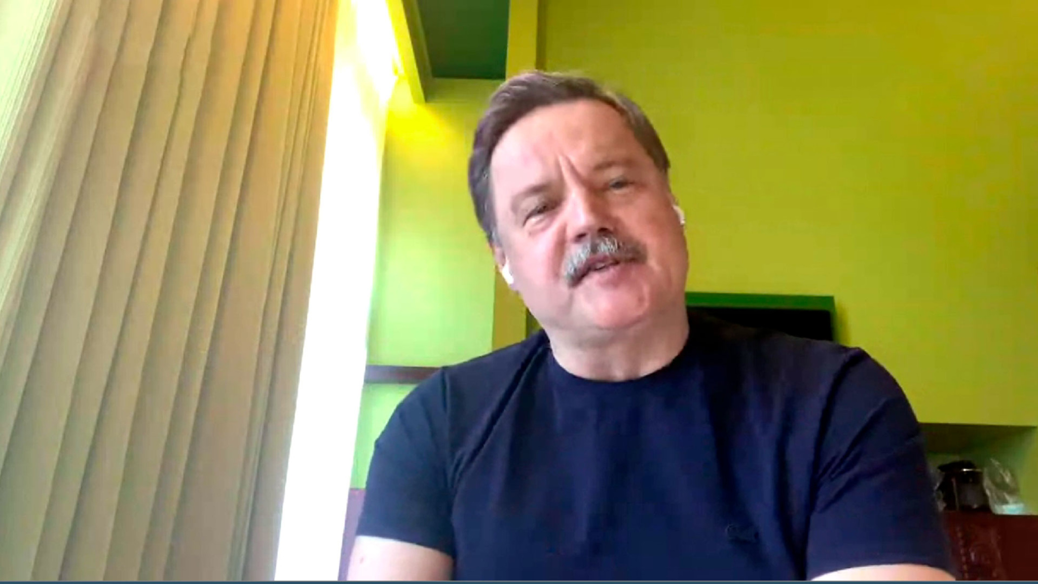 Режиссер Алексей Денисов: "Приходится напоминать, кто кого освобождал"