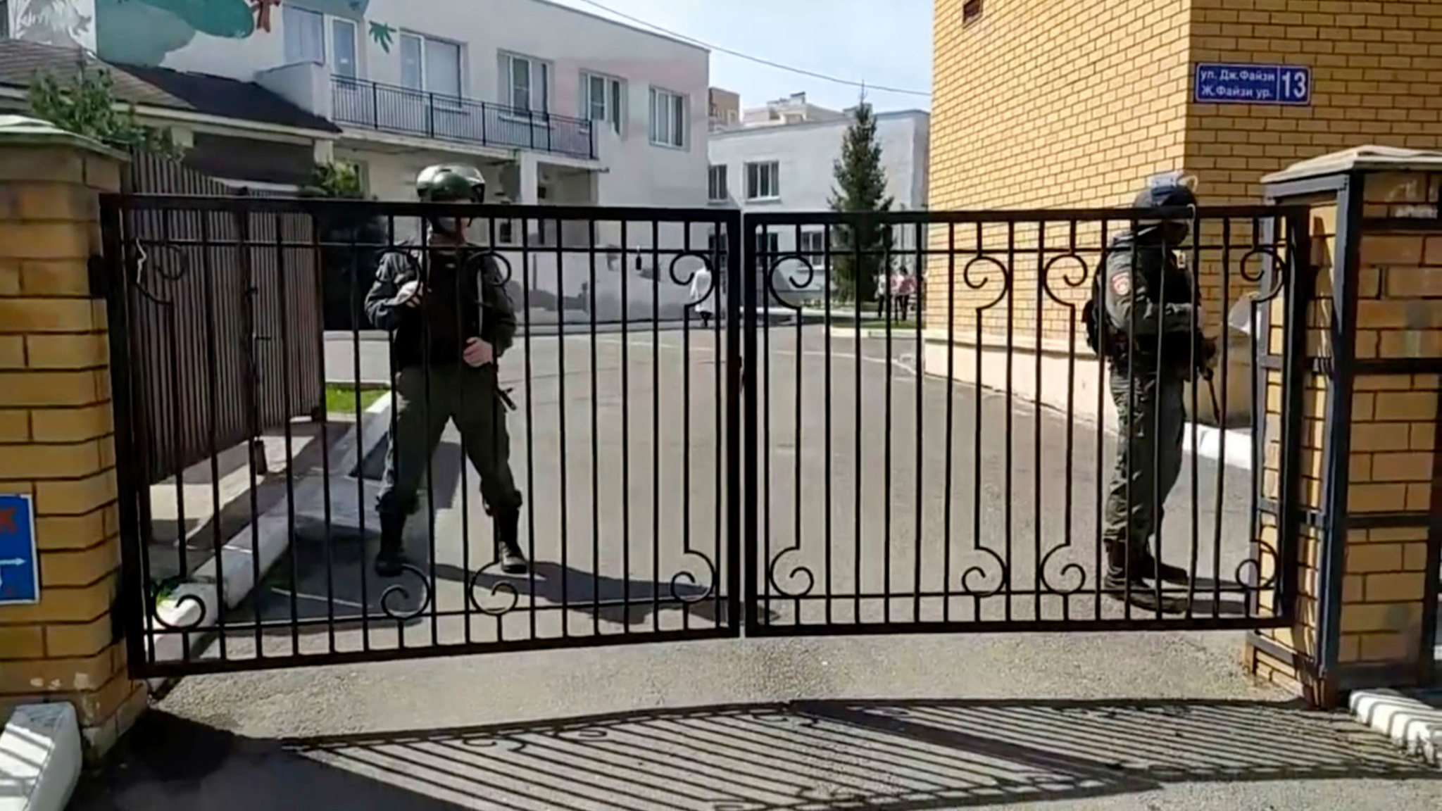 Задержан открывший стрельбу в школе Казани подросток