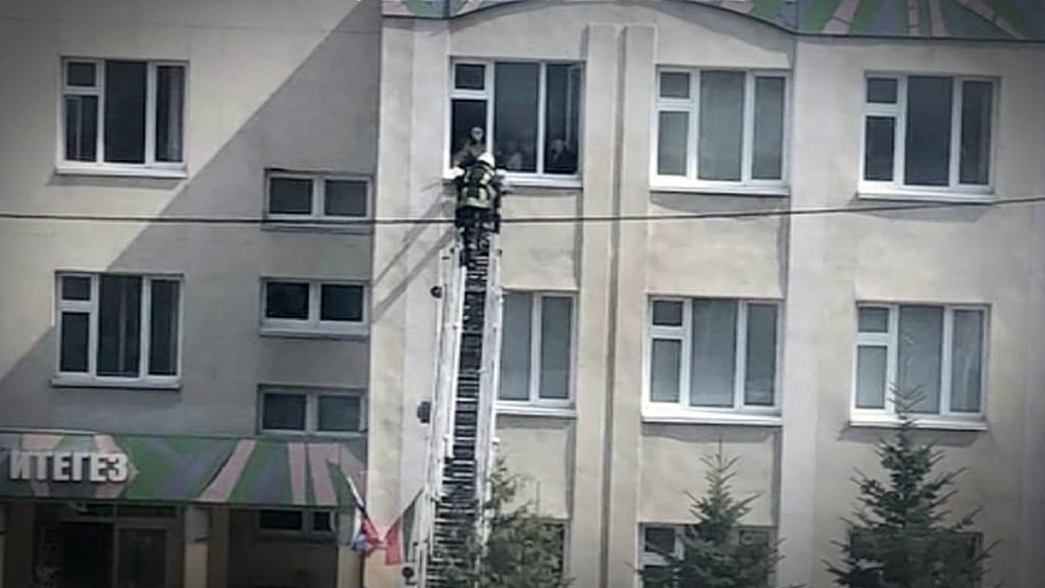 Президент Татарстана подтвердил гибель семерых детей в результате стрельбы в школе