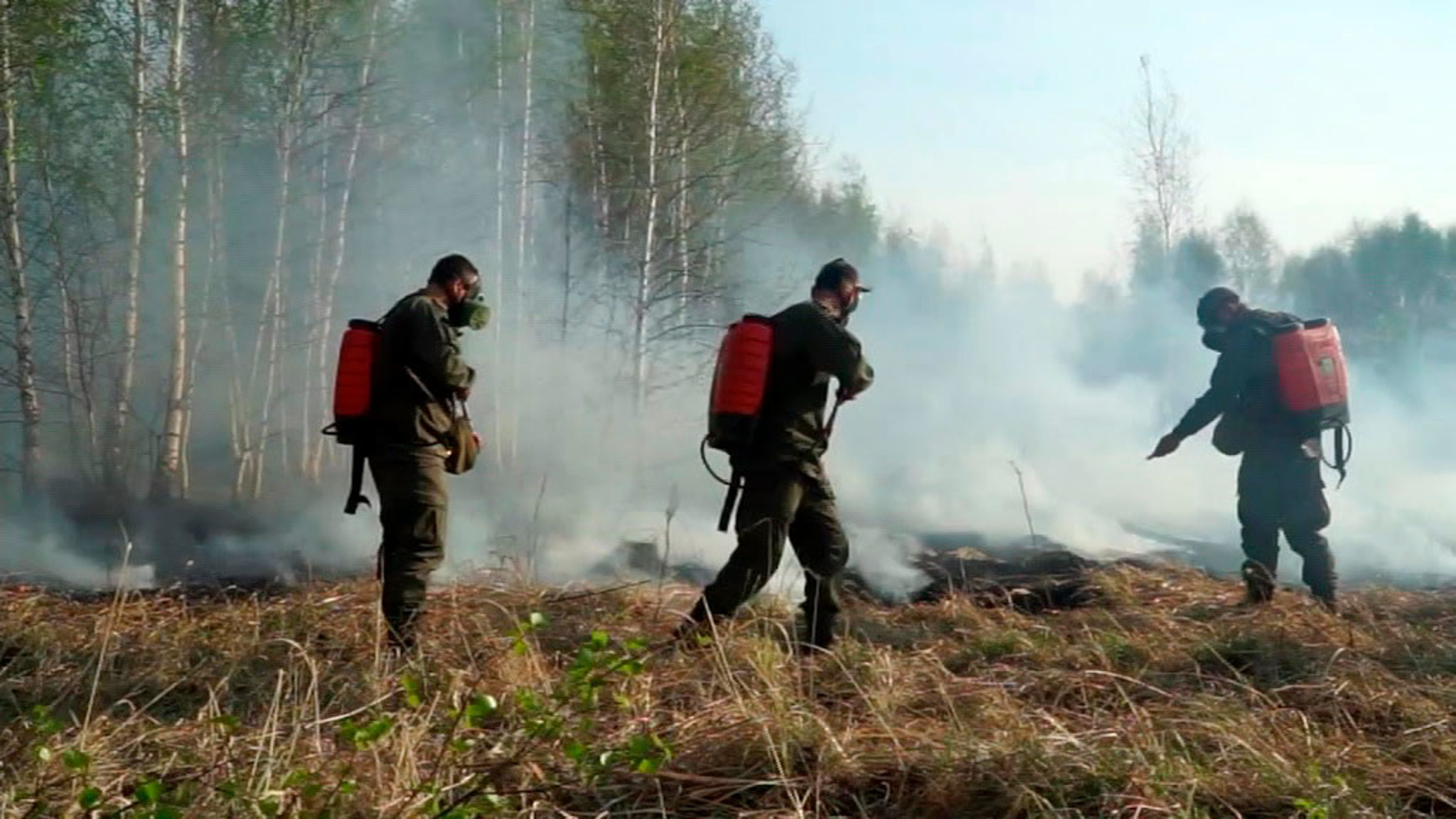 Военные спасли от огня пять населенных пунктов в Тюменской области