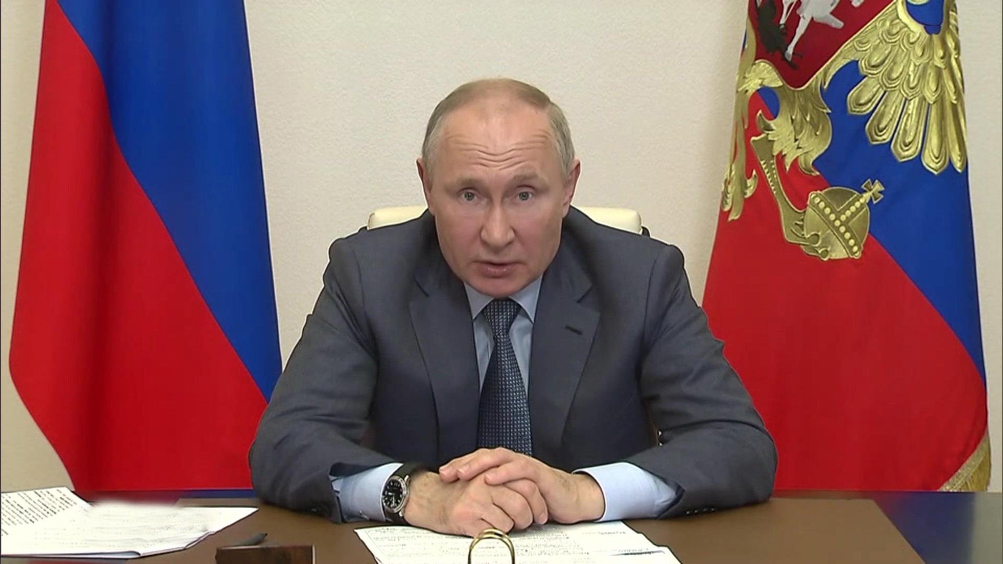 Сельская ипотека, русский язык и рынок труда: совещание Путина с правительством