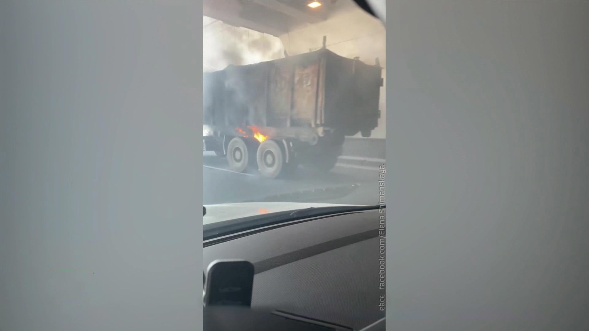 Машина вспыхнула в тоннеле на Ленинградском проспекте в Москве