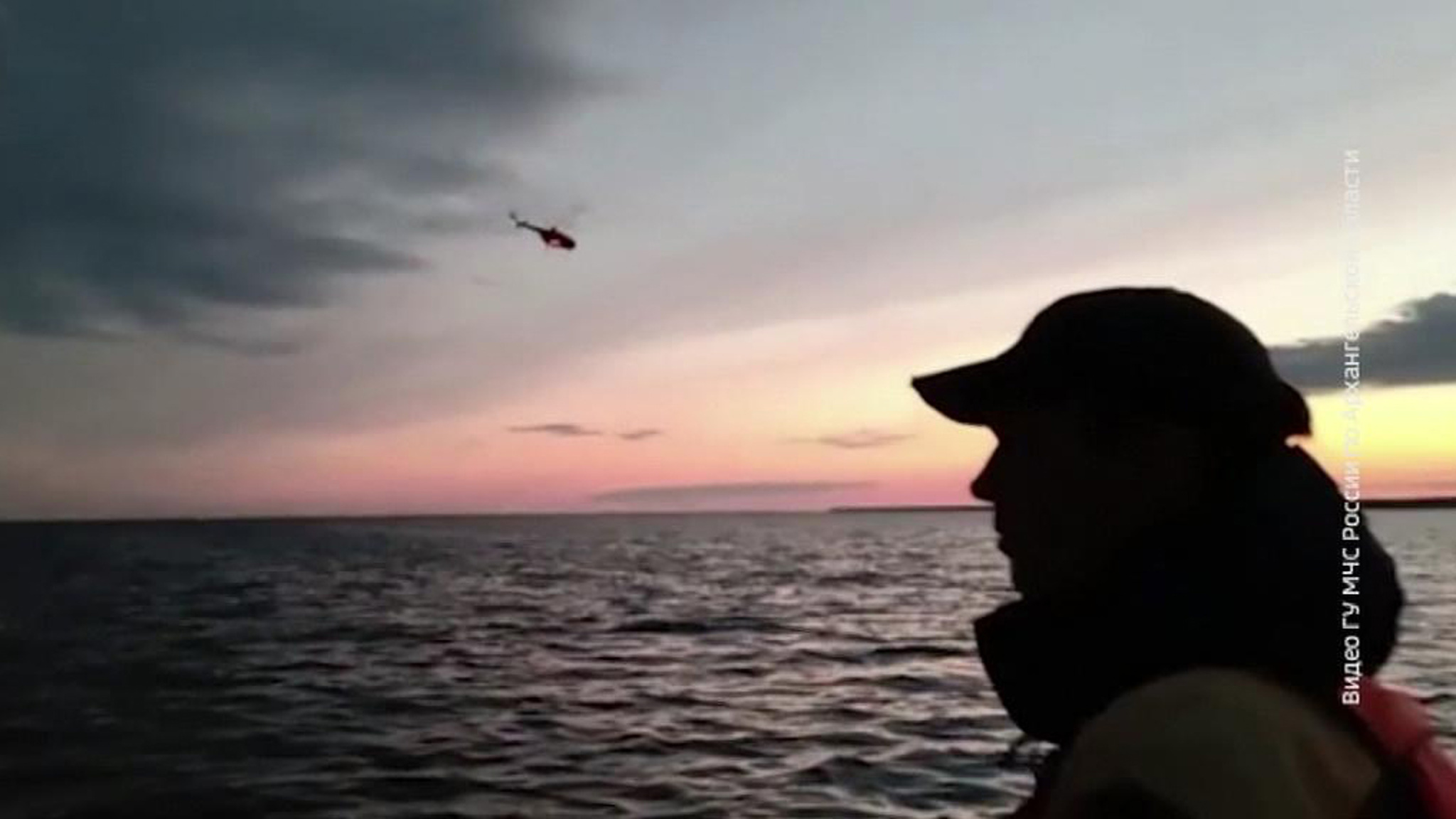 Причиной падения вертолета в море могла стать ошибка пилота