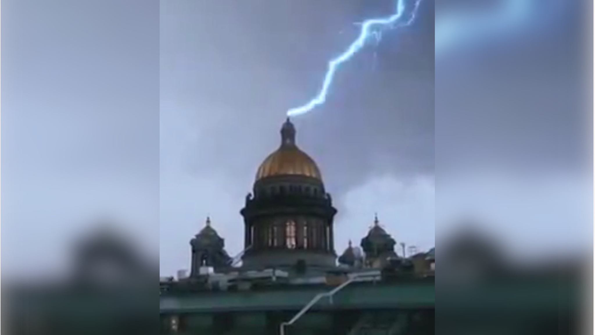 Буря в Санкт-Петербурге повалила 161 дерево