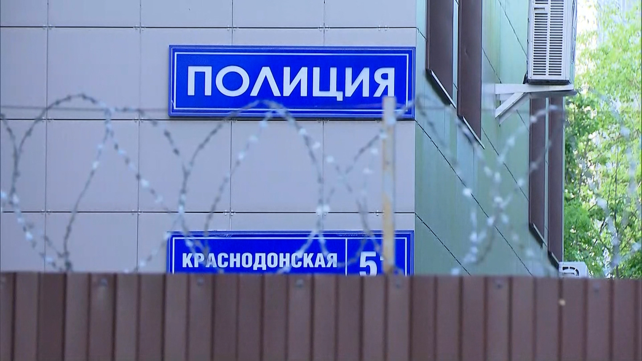 Взятки от похоронных контор: в Москве задержаны четверо полицейских